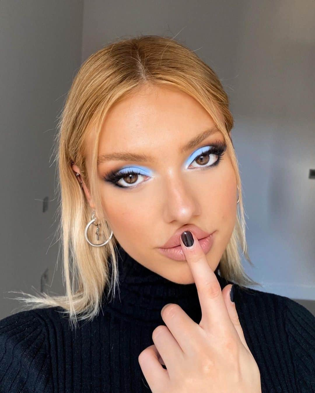 ASOSさんのインスタグラム写真 - (ASOSInstagram)「Frosty eyes on @daniellemarcan [she/her] ❄️ btw we have some really great #ASOSBlackFriday deals on makeup, just sayin' 👀 🔎 Search 'makeup' on ASOS 💙  This is your last chance to get an extra 25% OFF* 🤑 ICYMI, EVERYTHING'S ALREADY UP TO 70% OFF!  CODE: STILLGOTIT  *Save an extra 25% off the marked-down prices of styles included in the Extra 25% off edit. Ts&Cs Apply.」12月1日 6時05分 - asos