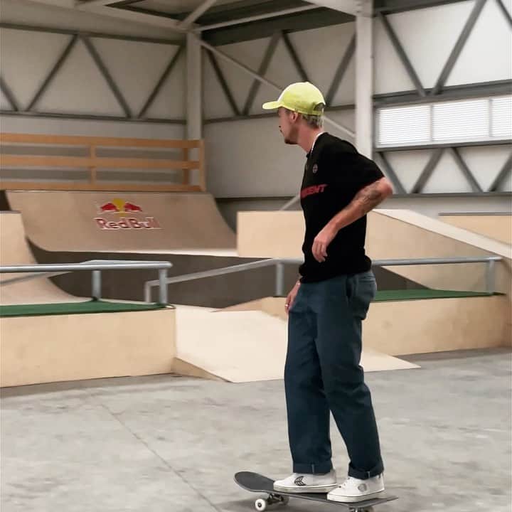 グスタボ・リベイロのインスタグラム：「Quick pull up at the park」