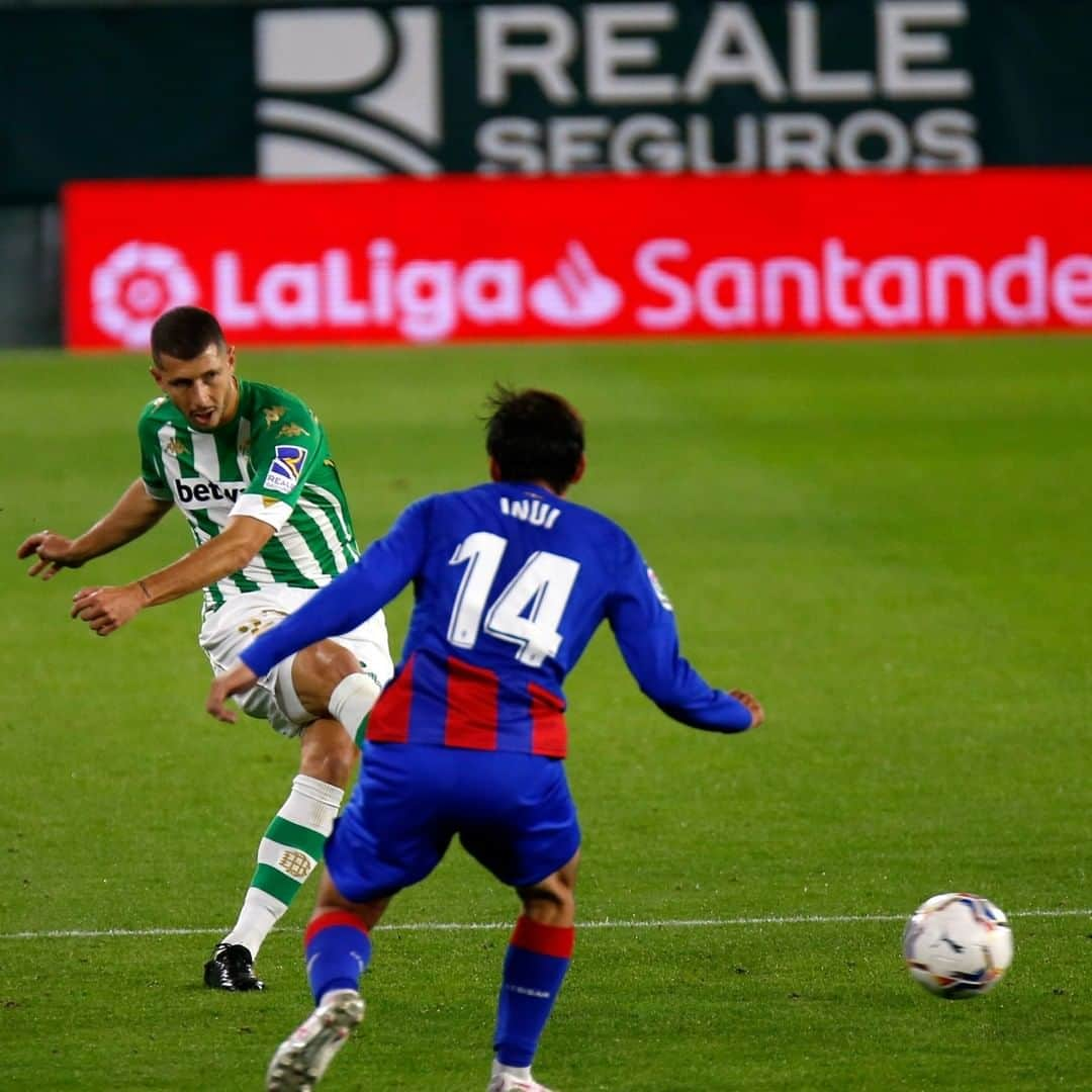 レアル・ベティスさんのインスタグラム写真 - (レアル・ベティスInstagram)「⏱⚽ 60’ 💚⚪ #RealBetisEibar 0-2 🔵🔴  #DíaDeBetis」12月1日 6時19分 - realbetisbalompie