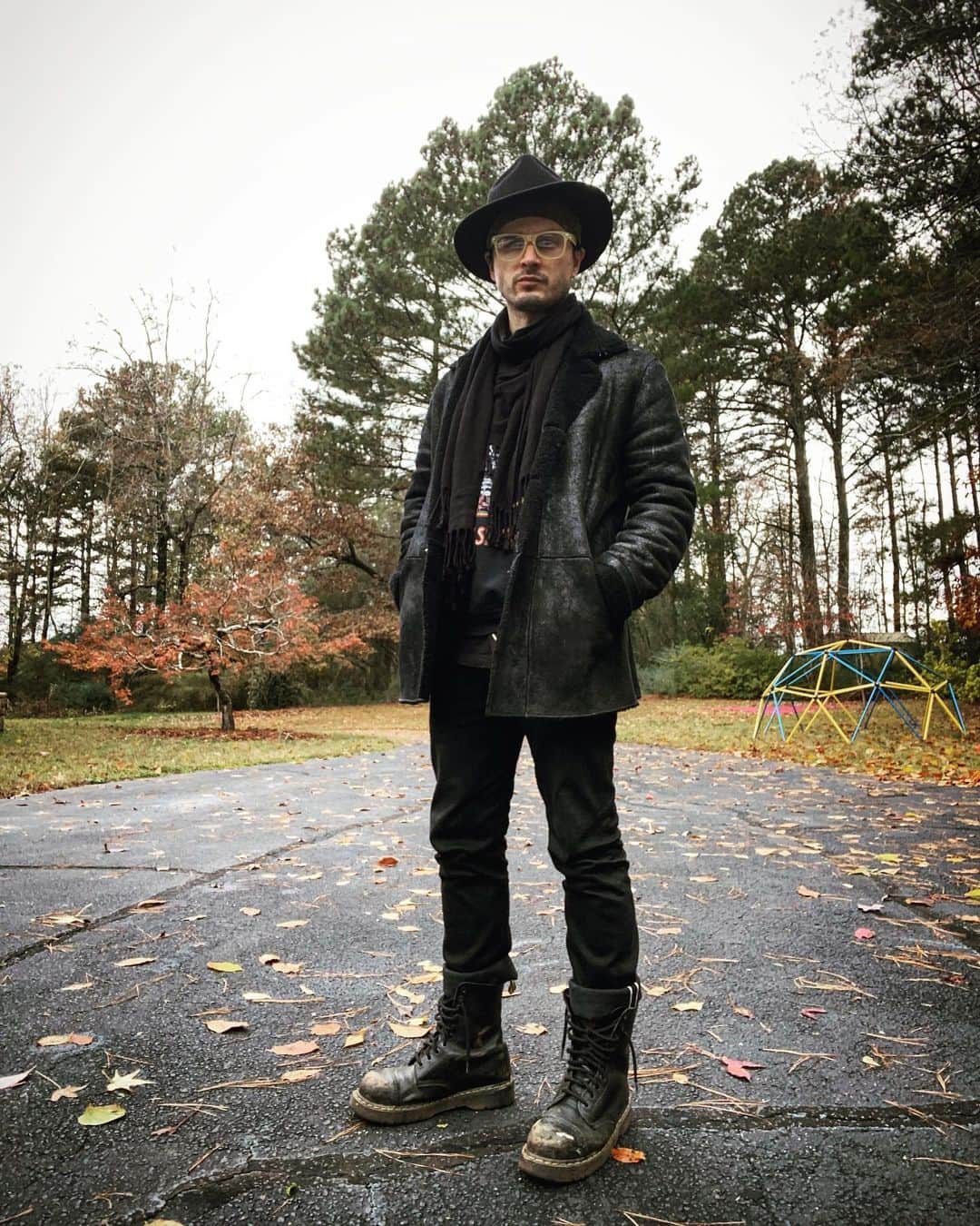 マイケル・マラーキーのインスタグラム：「twitch tomorrow 1200 eastern; last knots talkback + short acoustic set #thebeautyofrunningcircles」