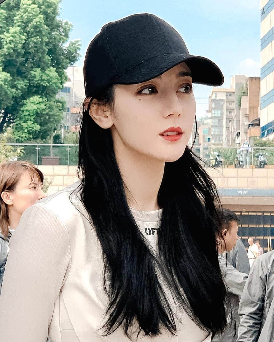 のインスタグラム：「#迪丽热巴 #热巴 #胖迪 #小迪 #dilirebadilmurat #dilireba #dilraba #dilrabadilmurat」