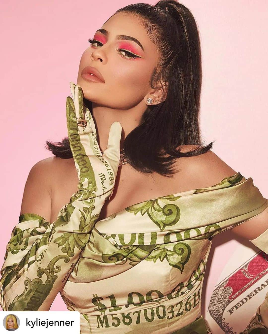 クリス・ジェンナーさんのインスタグラム写真 - (クリス・ジェンナーInstagram)「Wow!!!!! What an incredible five years it’s been. So proud of you @kyliejenner and the amazing empire you have built! @kyliecosmetics #KylieCosmetics   #repost @kyliejenner 5 YEARS OF KYLIE COSMETICS!!!!!! wow. Thank you from the bottom of my heart to everyone and anyone who has supported me throughout the years. This has truly been a dream come true and i’m beyond blessed to do what i love every day. It’s only gonna get better from here! 🤍 @kyliecosmetics」12月1日 6時50分 - krisjenner