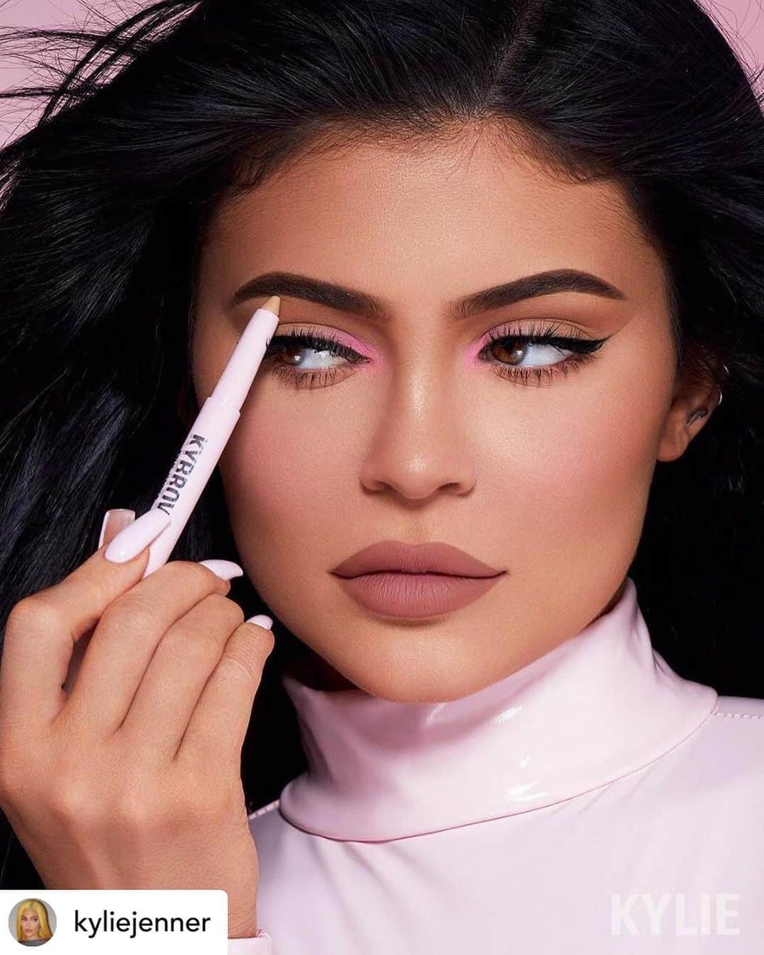 クリス・ジェンナーさんのインスタグラム写真 - (クリス・ジェンナーInstagram)「Wow!!!!! What an incredible five years it’s been. So proud of you @kyliejenner and the amazing empire you have built! @kyliecosmetics #KylieCosmetics   #repost @kyliejenner 5 YEARS OF KYLIE COSMETICS!!!!!! wow. Thank you from the bottom of my heart to everyone and anyone who has supported me throughout the years. This has truly been a dream come true and i’m beyond blessed to do what i love every day. It’s only gonna get better from here! 🤍 @kyliecosmetics」12月1日 6時50分 - krisjenner