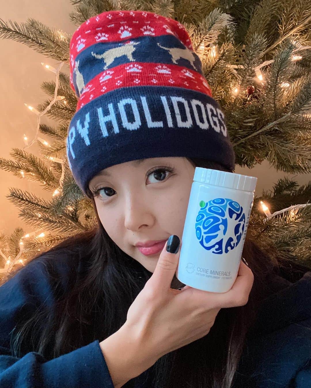 ミン・ユラさんのインスタグラム写真 - (ミン・ユラInstagram)「Keep your body happy and healthy with these perfect stocking stuffers! Happy Holidays and stay safe with @usanainc 🙏#usanaathlete #유사나 #usana」12月1日 7時01分 - yuraxmin