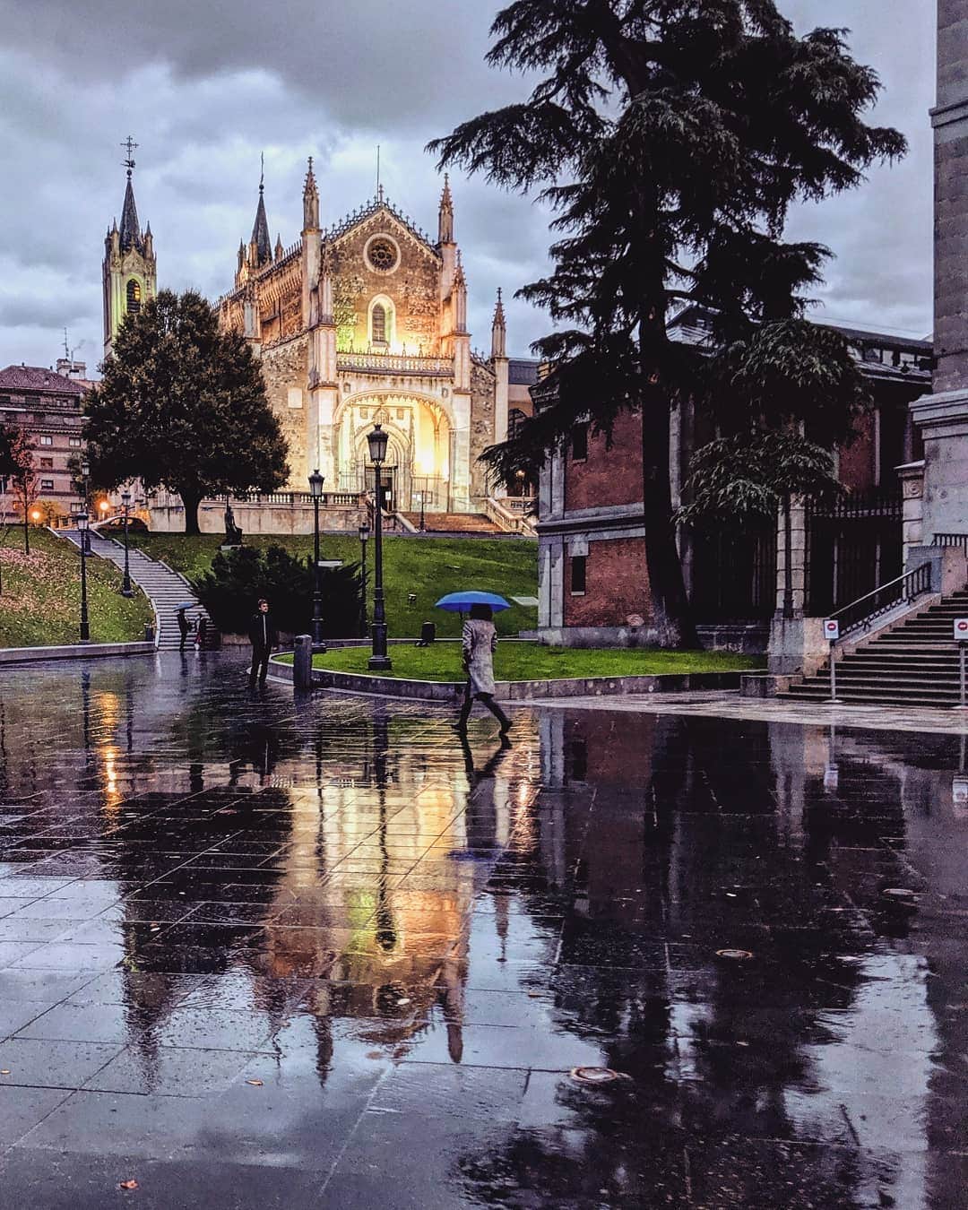 Guido Gutiérrez Ruizのインスタグラム：「Paint your way • Pinta tu camino 👣🎨」