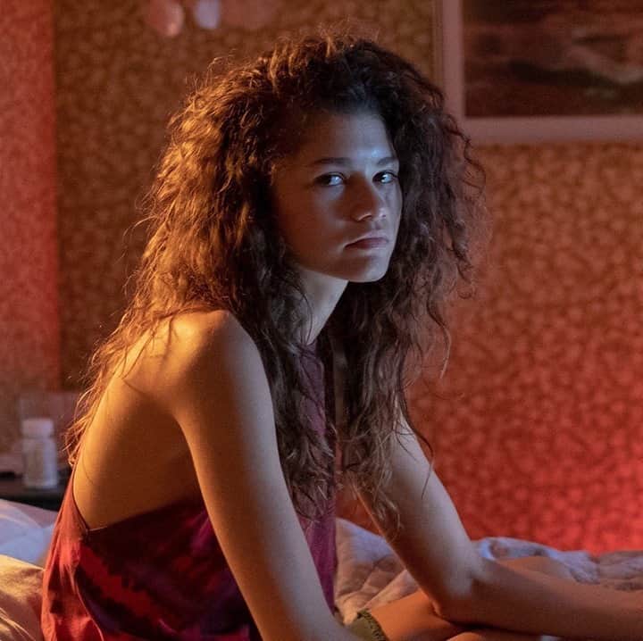 Teen Vogueさんのインスタグラム写真 - (Teen VogueInstagram)「#Euphoria just dropped a trailer for Rue's special episode, and it is *intense* 😟 Watch for yourself at the link in bio.」12月1日 7時10分 - teenvogue