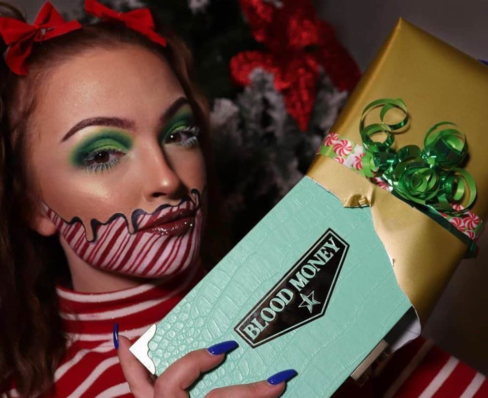 Jeffree Star Cosmeticsさんのインスタグラム写真 - (Jeffree Star CosmeticsInstagram)「#BLOODMONEY 🎄🌟 @juliesmith___ used our Blood Money palette & #velourliquidlipstick in the shade Unicorn Blood to create this iconic look ❤️   #jeffreestarcosmetics」12月1日 7時04分 - jeffreestarcosmetics