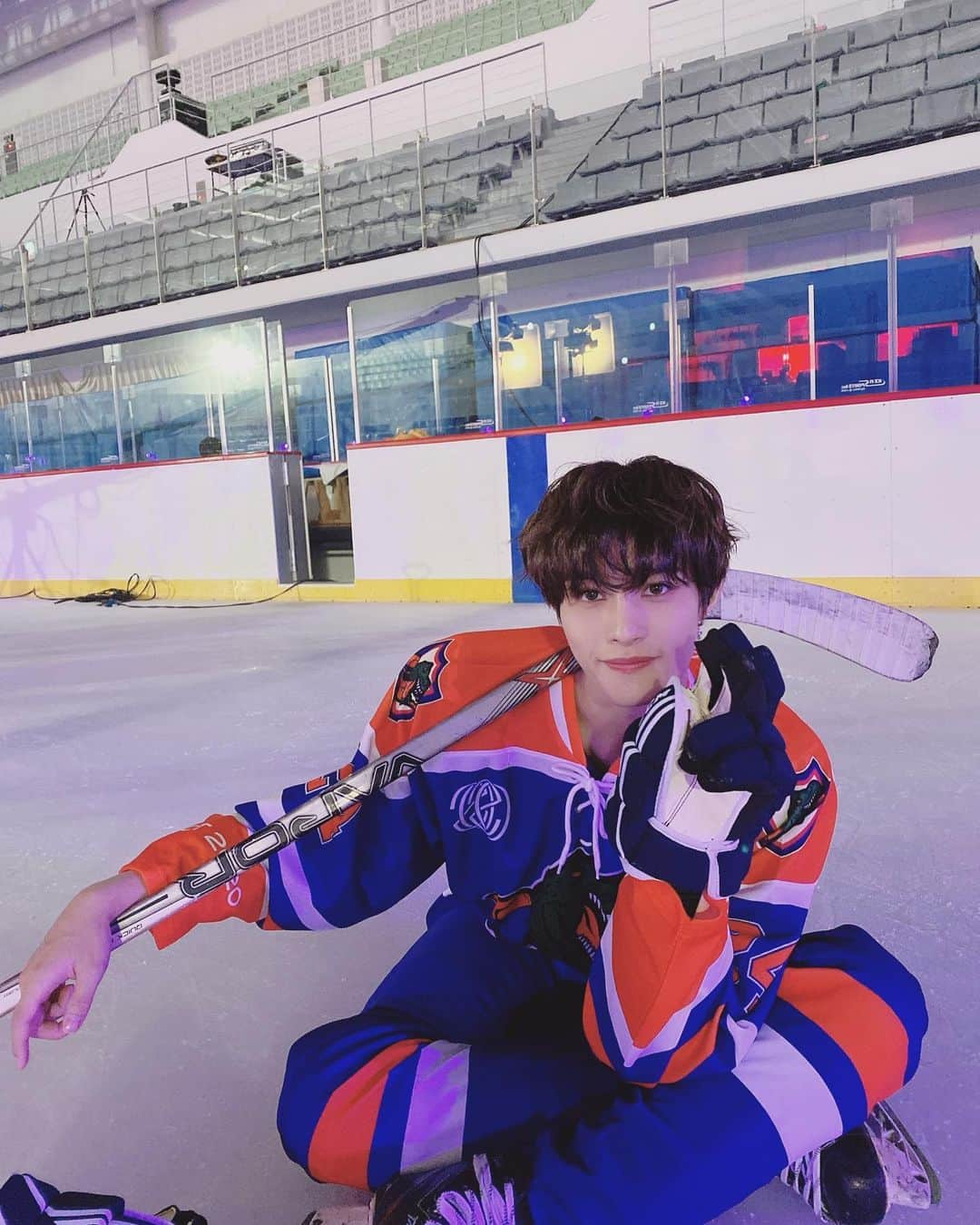 ヤンヤン（YangYang）さんのインスタグラム写真 - (ヤンヤン（YangYang）Instagram)「Wanna go ice skating with me?❤️」12月1日 18時14分 - yangyang_x2