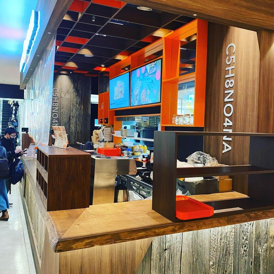 umamiburgerjpnさんのインスタグラム写真 - (umamiburgerjpnInstagram)「. . UMAMI BURGER錦糸町PARCO店は1階フードホールの入り口にごさいます💁‍♂️. . PARCOでお買い物をしにきたお客様、映画を見にきたお客様は是非UMAMI BURGERにお越し下さい！🍔. . ポテトの単品、ドリンク単品のみなども承っております🍹. . お客様のご来店を心よりお待ちしております👨‍👩‍👧‍👧. .  #ウマミバーガー #umamiburger #テイクアウト #takeout #ウマミバーガー南町田グランベリーパーク店 #ウマミバーガー有明ガーデン店 #ウマミバーガー錦糸町PARCO店 #ウマミバーガー横浜ベイサイド店 #ウマミバーガー恵比寿三越店 #ウマミバーガー青山店 #ウマミバーガーみなとみらい店 #グルメバーガー #グルメランチ #バーガー #food #墨田区グルメ #錦糸町グルメ #PARCO #映画」12月1日 18時07分 - umamiburgerjpn