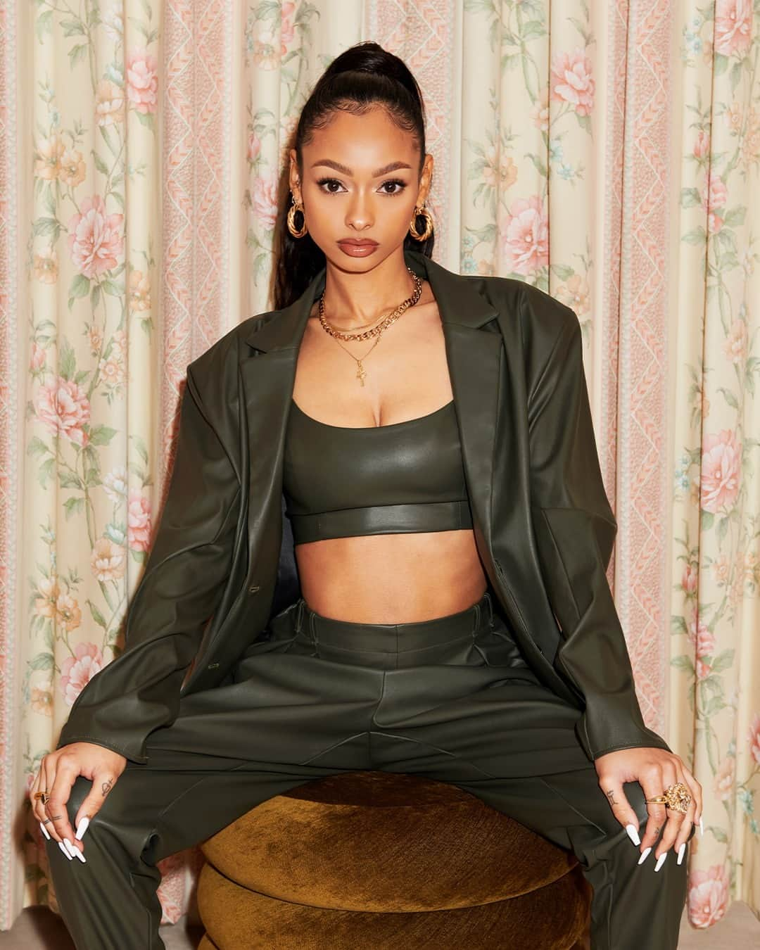 ASOSさんのインスタグラム写真 - (ASOSInstagram)「You guessed it... 🤩Our latest ASOS Style Edit is with the ultimate influencer @jaydepierce 👑Serving up casual-but-cute ‘fits, you're gonna be adding👏to👏bag 👏#ASOSxJP」12月1日 18時10分 - asos