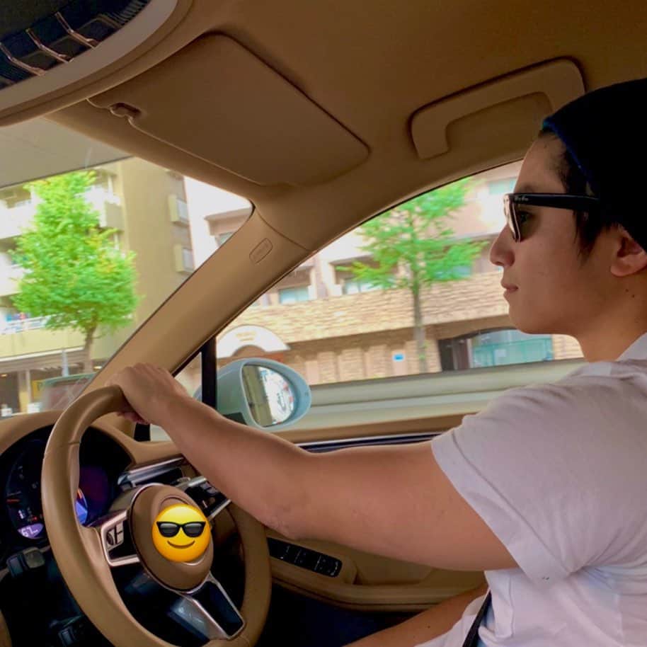 のインスタグラム：「🛵🥶< 🚗😎　👋 #december」
