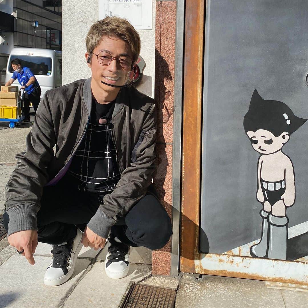 田村淳のインスタグラム：「しょんぼりアトム…何故！？ その理由は12月31日 ロンブー淳のスマホ旅を見てね^_^  なぜしょんぼりしてるかわかりますか？」
