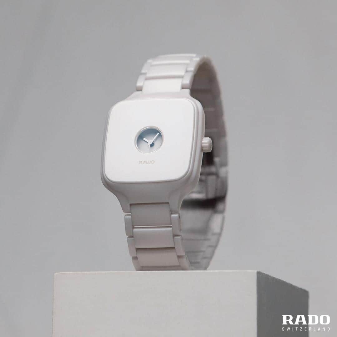 ラドーのインスタグラム：「Your time is truly protected with the True Square Formafantasma. Smooth, light and comfortable, yet with an extra layer of high-tech ceramic, making it the ultimate scratch-resistant watch. Watch Formafantasma discuss all things True Square over at @dezeen at 4pm GMT. #RadoDesignWeek #RadoTrueSquare #RadoxFormafantasma」