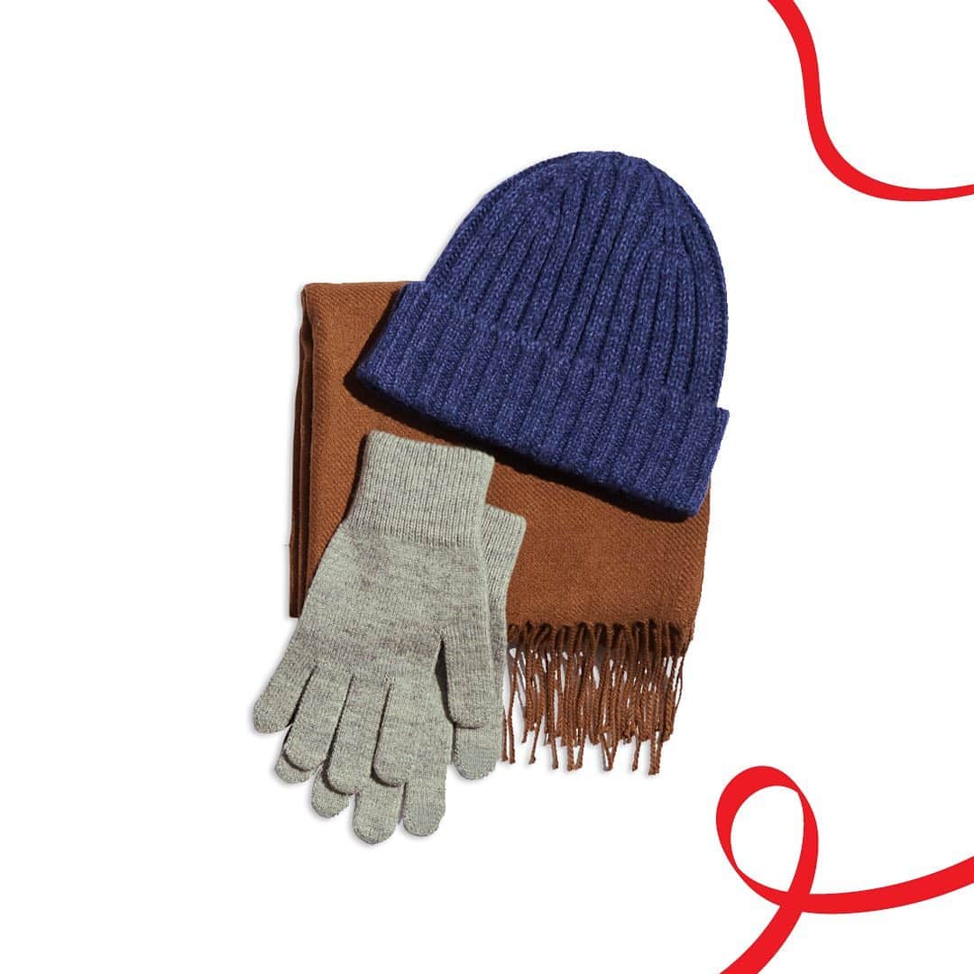 UNIQLO UKさんのインスタグラム写真 - (UNIQLO UKInstagram)「To spread some festive cheer in the lead up to Christmas we will be giving away prizes every day from now until the 24th December.   For a chance to win a set of cosy HEATTECH accessories follow the instructions below and check back tomorrow for more exciting prizes to be won. #LifeWear #UniqloAdventCalendar   1. Follow the uniqlo_uk Instagram account  2. Like this picture and leave a comment below.  This giveaway will be open until 5th December 12pm GMT. Further terms and conditions are available from the link in bio.」12月1日 17時05分 - uniqlo_uk