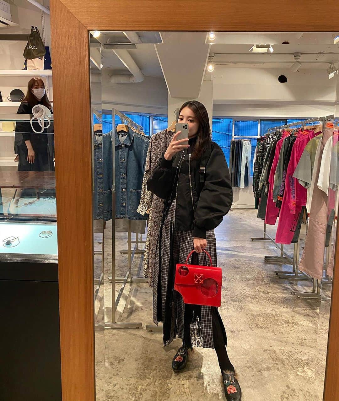 大石絵理のインスタグラム：「#ericloset 🔥🍓🍒 撮影の時だけマスク外しています(左上⇧笑😷)」