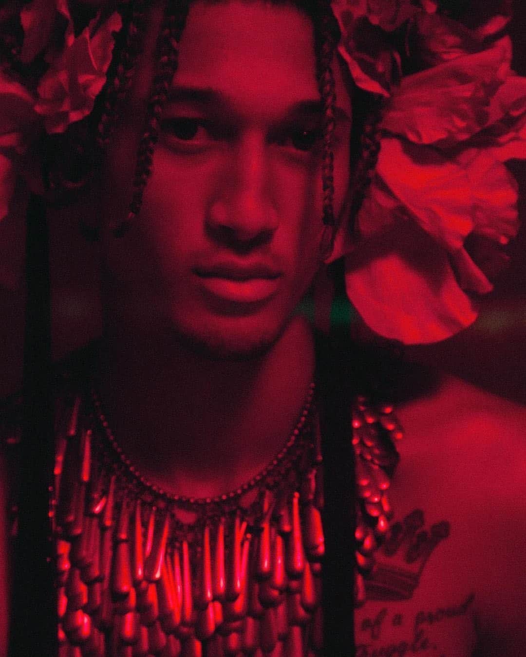 のインスタグラム：「🌺🌺🌺 Statuesque for @hausmagazine  Styled by @callumsmitth  Photography @darren_black  Model @austinxgarrett @supamodelmanagement wearing piersatkinson ultra-florals - thank you Callum and Darren AND Austin for these great images -love them 🌹」