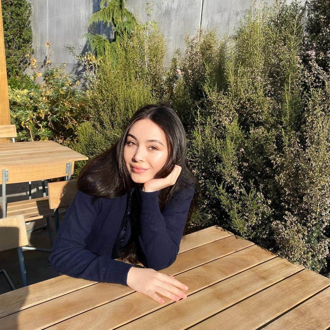 エレナ・アレジ・後藤のインスタグラム：「little snack run during a busy day🍃」
