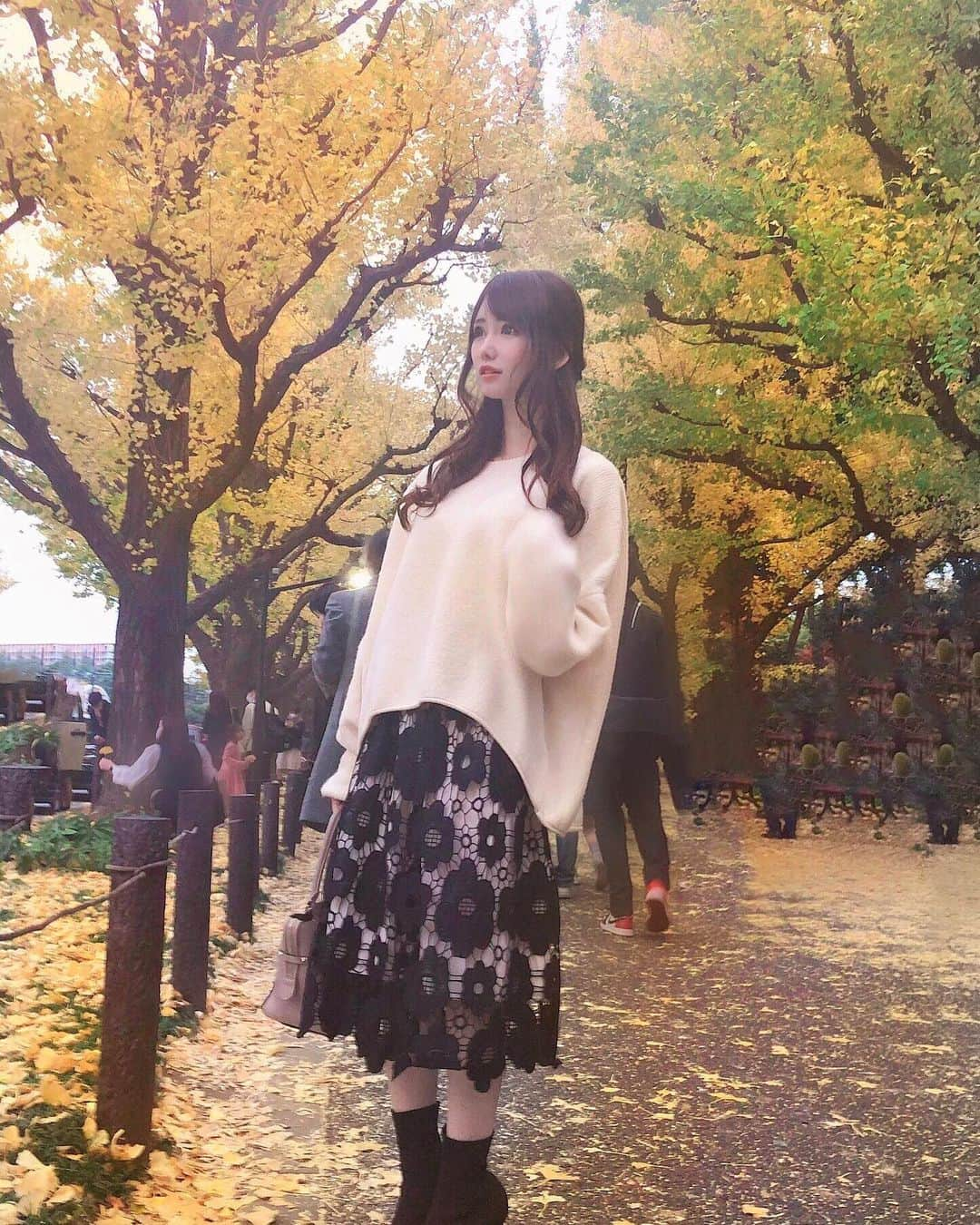 天音ゆめかさんのインスタグラム写真 - (天音ゆめかInstagram)「今週は月火木金土出勤予定です🍁(水曜休み) しばらくはノンアル接客になります🥲よろしくお願いします ・ ・ #銀杏並木 #神宮外苑いちょう並木  #いちょう #紅葉 #紅葉スポット #インスタ映え #ファッション #コーディネート #japanesegirl ##cute #pics_jp #followme #like4like #f4f #셀피 #맞팔  #ootd #tbt #beautiful #天音ゆめか」12月1日 17時19分 - yumeka_0x0