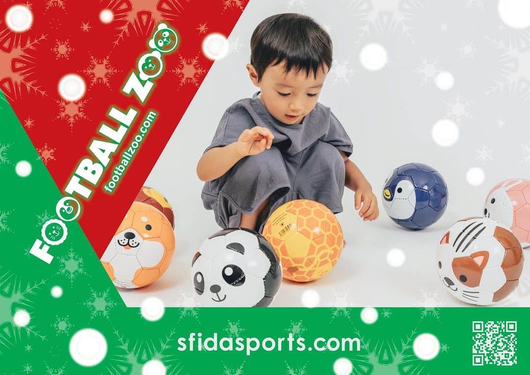 のインスタグラム：「. sfida Christmas collection🎅🎄  クリスマスプレゼントにおすすめ！ 🐼FOOTBALL ZOO  にっこり笑顔の動物たちは、 ほっこり温まる贈り物にぴったり。  1号球サッカーボール『FOOTBALL ZOO』は 競技用サッカーボールと同様の製法で作られた 本格派のサッカーボール⚽️  ボールの素材やインクは各種安全試験をクリアした安全なものを使用しており、小さなお子様にも安心してご利用いただけます🐶  詳しくは画像をタップ☞  #footballzoo #フットボールズー #アニマルボール #zoo #sfida #スフィーダ #sfidasports #動物ボール #zooボール #1号球 #サッカーボール #ミニボール #おうちあそび #外遊び #ボール遊び #子供 #おもちゃ #ファーストボール #はじめてのサッカーボール #プレゼント #ギフト #贈り物 #こどものいる暮らし #こどものおもちゃ」