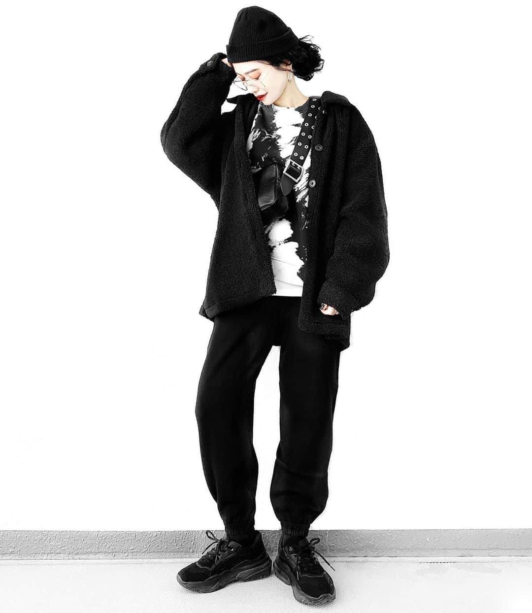lve_xxxxのインスタグラム：「.﻿ .﻿ 𝐃𝐞𝐜𝐞𝐦𝐛𝐞𝐫 ﻿ ﾌﾟﾁﾌﾟﾗｺｰﾃﾞの本日。﻿  UNIQLO Uのｱｳﾀｰ暑過ぎて﻿ 失神するかと思った。﻿ ﻿ ｱｳﾀｰﾁｮｲｽ失敗した12月初日。﻿ ﻿ 2020年も残す所1ヶ月…﻿ は、早い。﻿ ﻿ ｺﾛﾅ禍でｲﾍﾞﾝﾄ事もなく﻿ 時が過ぎて季節感なかったけど﻿ なーなーにならず！﻿ ﻿ 免疫上げて気を引き締め﻿ 感染予防諸々気をつけて、﻿ 来年に希望を🙏✧﻿ ﻿ 私そーいや片手で数えられる位しか﻿ 外食してないかも… ﻿ あ、ﾗﾝﾁは可としてますが←  免疫弱い系なので少しでも感染ﾘｽｸを 回避して﻿自己防衛にら勤めておりま🤢﻿ ﻿ まだまだ安心出来ない日々が続きますが あいも変わらずのｲﾝｽﾀ投稿してまいります！  12月も皆様宜しくお願い致します🥺﻿ ﻿ ﻿ ｺｰﾃﾞｱｲﾃﾑ詳細は﻿ WEARをご覧くださいませ。﻿ ﻿ WEAR ： lvexxxx ﻿ 💻 https://wear.jp/sp/lvexxxx/﻿ ﻿ －－－－－－－－－－－－－－－－－－﻿ ﻿ 📢ｺﾒﾝﾄ頂ける際は、﻿ 最新投稿にお願い致します。﻿ ﻿ 過去投稿に頂いた際、気がつかない事もあり﻿ お返事致しかねる場合が御座います🙇‍♀ ️﻿ ﻿」