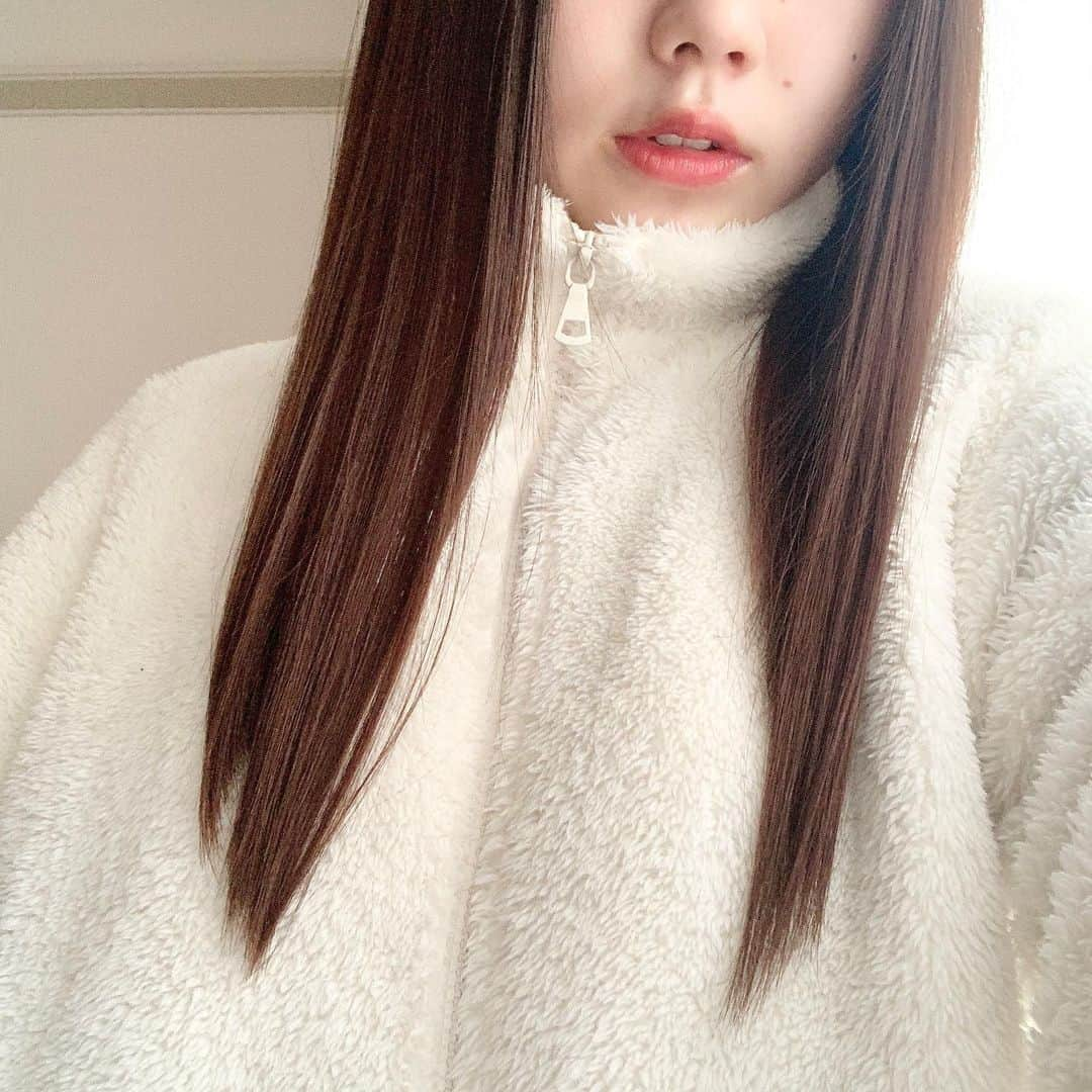 中桐菜々子さんのインスタグラム写真 - (中桐菜々子Instagram)「. 私の最近のパジャマ🤍 最近は寒いので @uniqlo_jp のフリースを着ています  今日は白だけどブラウンも持ってる笑  これからもっと重宝しそうです💭  p.s. 12月から中桐菜々子個人としてのSNS運営になります 沢山投稿し、出来る限りコメントも返したいと思っていますのでこれからも応援よろしくお願いします🥰❤️  #パジャマ #ユニクロ  #フリース #白 #ロングヘア #ブラウン #心機一転 #再出発 #これからもよろしくね #毎日投稿 #毎日投稿チャレンジ」12月1日 17時39分 - nanako_nakagiri