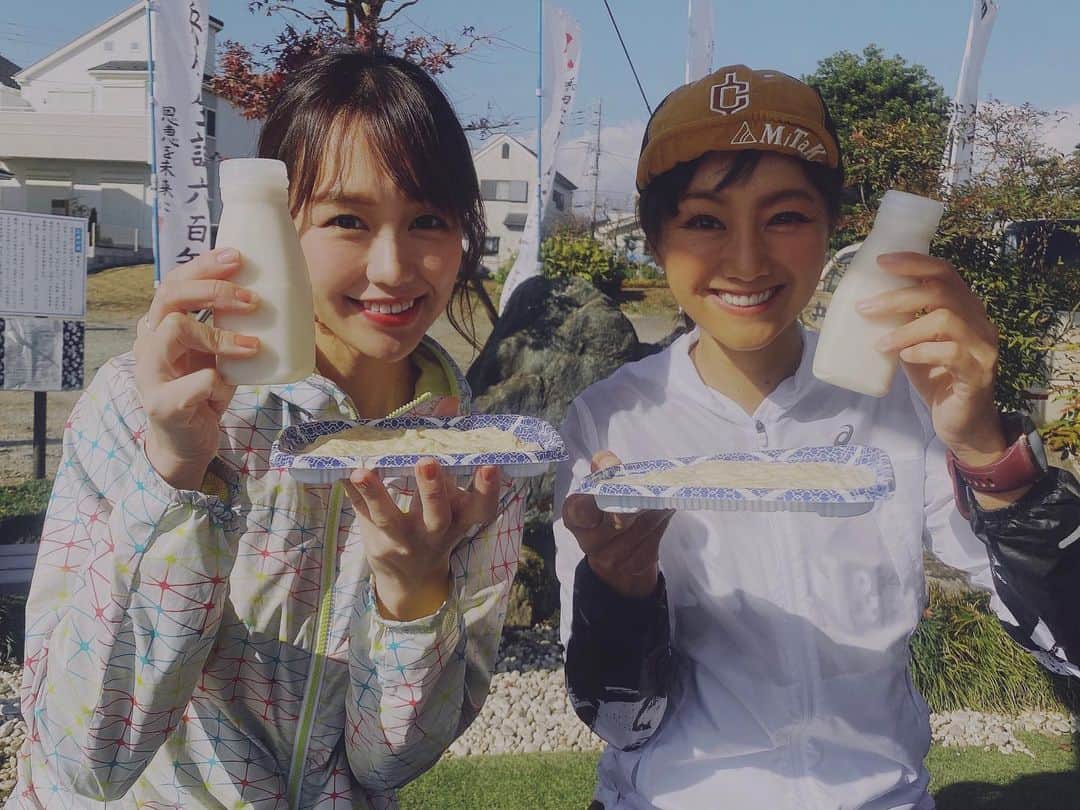 のインスタグラム：「今日は朝から秦野市さんへ🚗  12月6日（日）は、 秦野市×小田急まなたび 🏃‍♂️名水ラン🏃‍♂️を開催します✨✨✨  たくさんのご参加、本当にありがとうございます😊  名水ランは、 はだのブランドアンバサダー の 立石純子ちゃん @junkokokotateishi （シンガーソングライター） と 福島姉妹 @maimaimaimaima  @fukushimawakana   でご案内🏃‍♂️  名水を巡りながら、 オススメのお店なども回ります😁  今日は回るコースやその他色々最終確認👍  いつもの様に激しいランでは無く（笑） ゆったりラン🏃‍♂️  参加される皆様、よろしくお願い致します☺️  今日は晴れていて夏みたいだった☀️☀️☀️  #秦野市 #小田急 #まなたび #名水 #水 #ラン #Love #running #outdoor #イベント #三河屋 #豆腐 #餃子 #焼売 #菖蒲庵 #ありがとうございました #よろしくお願いします #旅 #グルメ #run #🏃‍♂️ #♨️ #😊 #🤤 #✨ #❤️」