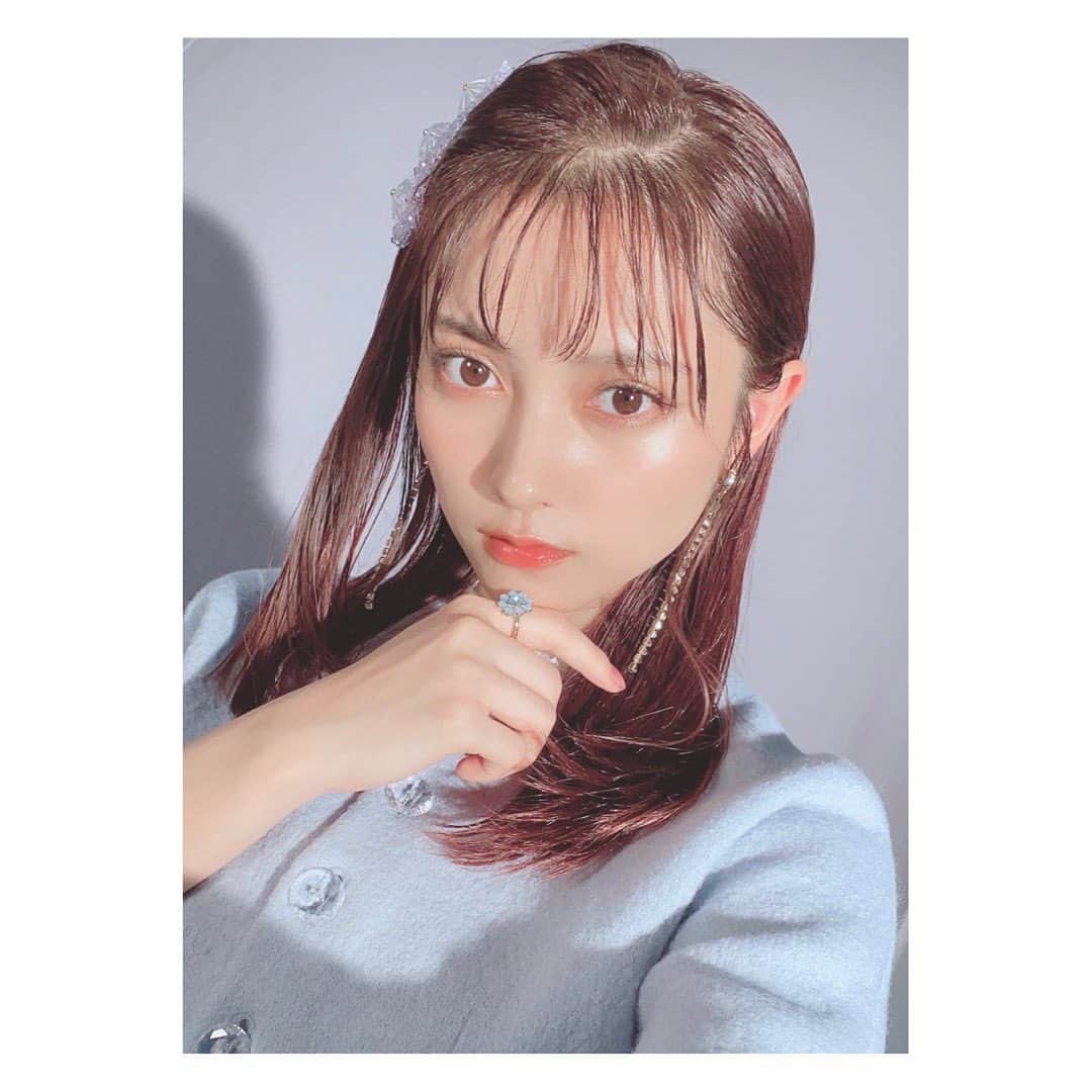 のインスタグラム：「本日12/1(火)発売 #bis にレギュラーモデルとして掲載💙 今回はマイメロ・クロミとbisのコラボグッズページに十味ちゃんと、そしてらヘアフレグランスの2企画に登場してます！  更に本日21:00~bis Channelにて中野恵那さんとの生配信に出演させていただきます💙どちらもチェックしてください！  #桃月なしこ #なしこたそ」