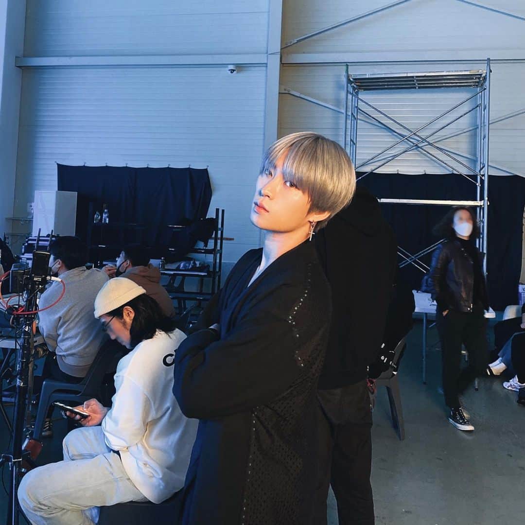 ピョン・ヒョンミンのインスタグラム：「많이 춥ㄷ」