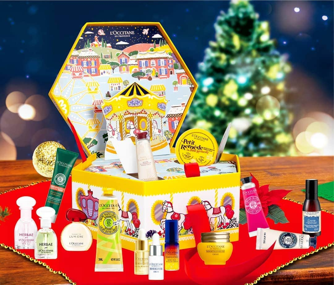 L'OCCITANE en Provenceさんのインスタグラム写真 - (L'OCCITANE en ProvenceInstagram)「＼プレゼントにおすすめ🎄✨／自分へのご褒美にも、遠く離れたご両親にも。プレミアムコレクション2020🎁💕﻿ ﻿ 今日から待ちに待った12月！﻿ ﻿ クリスマスまでのカウントダウンが﻿ 楽しくなる季節がやってきました🎅﻿ ﻿ クリスマスプレゼントを迷っている方、﻿ 自分へのご褒美を買いたいなと思っている方に﻿ おすすめなのが！﻿ ﻿ 心ときめく14アイテムが詰まった﻿ 「プレミアムコレクション 2020」🎁✨﻿ ﻿ 🎄スキンケア﻿ 🎄ヘアケア﻿ 🎄ボディケア﻿ 🎄フレグランス﻿ ﻿ ロクシタンが誇るアイテムたちを﻿ 贅沢に堪能できるギフトボックスです♫﻿ ﻿ ﻿ ＼特徴はこちら！💓／﻿ ﻿ ①小物入れにもなるかわいいデザイン🎁﻿ ﻿ 広場にやってくる移動遊園地の﻿ カルーセルのようなかわいいボックス✨﻿ アイテムを楽しんだ後は小物入れにも！﻿ ﻿ ﻿ ②ボックスを開けるとクリスマスソングが♫﻿ ﻿ オルゴール調のクリスマスソング🎄﻿ ボックスを開ける楽しみのひとつに💕﻿ ﻿ ﻿ ③冬限定アイテムも！豊富な14種類✨﻿ ﻿ 売上世界No.1(*)の美容液、﻿ 限定アイテムやレギュラーサイズの﻿ ハーバルバームも入った豪華セット🎁﻿ ﻿ ﻿ 大切な人へのギフトにも﻿ 頑張る自分へのご褒美にもおすすめです♫﻿ ﻿ お気に入りのアイテムが﻿ きっと見つかるはず！🔍✨﻿ ﻿ ﻿ プレミアムコレクション 2020が気になったら、﻿ 「🎄」の絵文字でコメントしてね💕﻿ ﻿ ﻿ 【👆】商品タップで詳細をチェック！﻿ ﻿ (*)2018年9月～2019年8月 ロクシタンにおける販売金額実績﻿ ﻿ #ロクシタン #ギフト #クリスマス #クリスマスコフレ #クリスマスギフト #クリスマスプレゼント #プレゼント #自分へのご褒美 #スキンケア #冬コスメ #冬コスメ2020 #限定コスメ #遊園地 #アドベントカレンダー #アドベントカレンダー2020 #彼女へのプレゼント #クリスマスツリー #カルーセル #ボディケア #ご褒美コスメ #コスメ好きさんと繋がりたい #ホリデーコレクション #パケ買いコスメ #新作コスメ #おうち美容 #おうち時間 #コスメ部 #自分へのご褒美 #ご自愛 #loccitane」12月1日 17時45分 - loccitane_jp