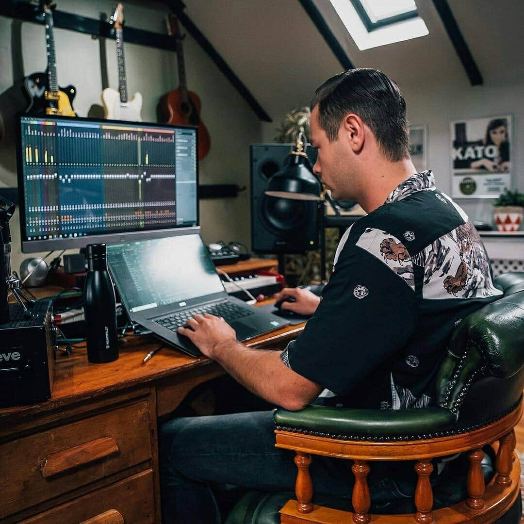 Spinnin' Recordsさんのインスタグラム写真 - (Spinnin' RecordsInstagram)「What do you spend most of your time doing at home? Producing? YouTube tutorials? Sleeping?  ​ ​@samfeldtmusic's Home Sweet Home EP is out! Link in bio to stream」12月1日 17時57分 - spinninrecords