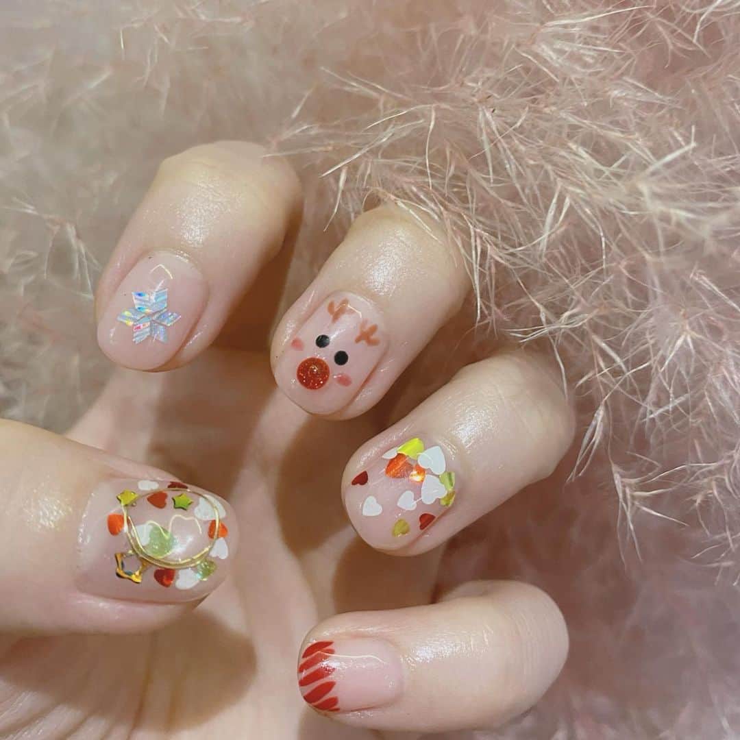 GYEON SEOのインスタグラム：「_* already festive on my nails 🎄 . . @seoulnumber9」
