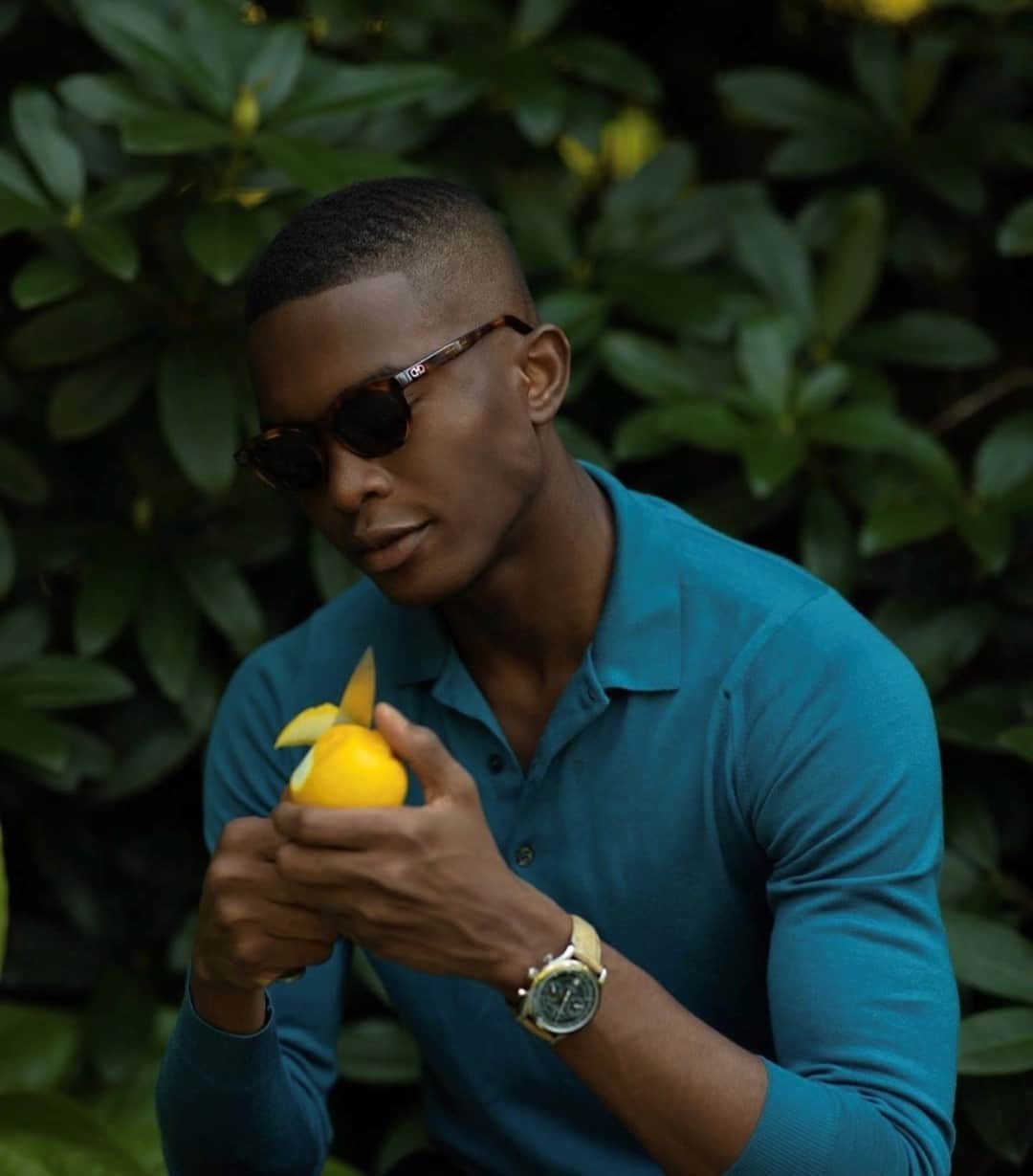 のインスタグラム：「We love this shot of Igee Okafor in our Bradwell long sleeve polo shirt. A staple wardrobe piece, the long sleeve polo shirt is a hard working garment. You can dress it up underneath some sharp tailoring, or down with denim. Shop our shirt range at www.johnsmedley.com	  #MadeInEngland #Menswear」