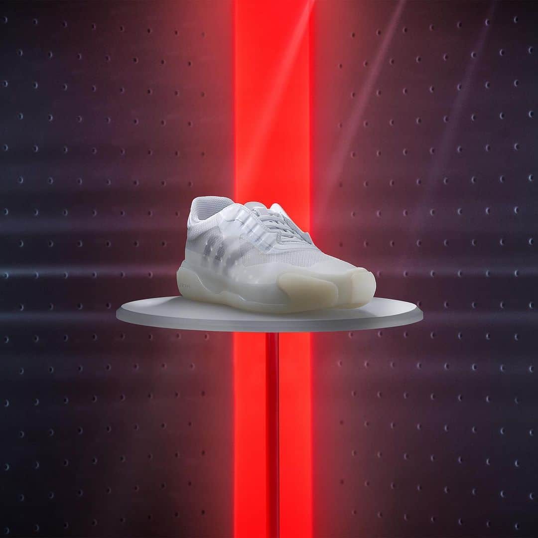 のインスタグラム：「Introducing the #adidasforPrada A+P Luna Rossa 21. Fueled by a dedication to innovation and sustainability and crafted with sport performance at its core, this sailing-inspired silhouette features expertly engineered PRIMEGREEN, a series of high-performance recycled materials. The shoes have been designed for the #LunaRossaPradaPirelli team. Serving as the next evolution of this forward-thinking partnership, the adidas for Prada A+P LUNA ROSSA 21 silhouette launches globally in a white colorway on December 9 2020, via Prada boutiques and adidas flagship stores worldwide, alongside selected wholesalers. The range is also available via prada.com and adidas.com. Link in bio. #Prada #adidasoriginals」