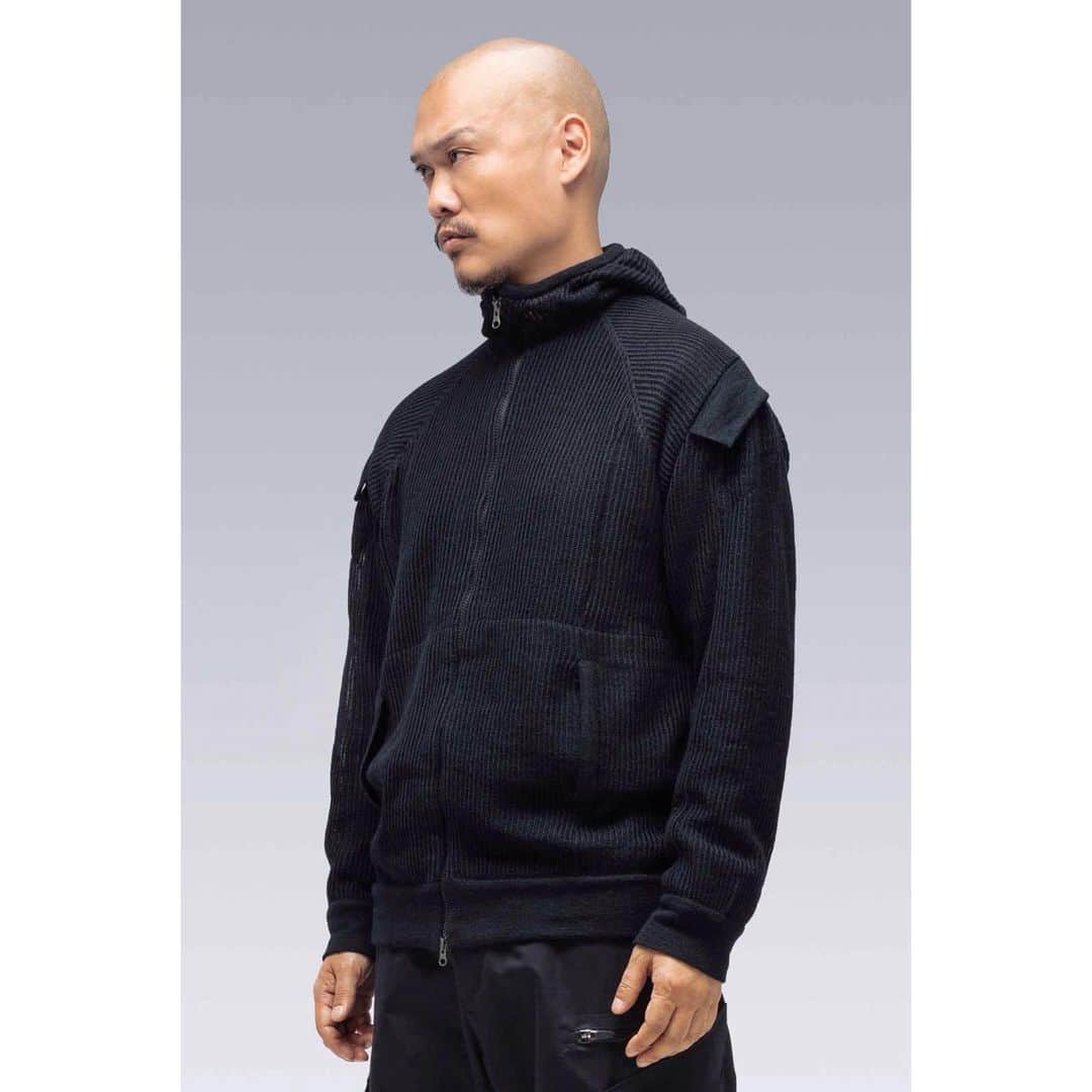 のインスタグラム：「[#10倍ポイント開催中！] ACRONYM / アクロニウム "J77-AM Cashllama Silk Mesh Hooded Jacket" ¥203,500- _ 〈online store / @digital_mountain〉 https://www.digital-mountain.net/shopdetail/000000010360/ _ 【オンラインストア#DigitalMountain へのご注文】 *24時間受付 *15時までのご注文で即日発送 * 1万円以上ご購入で送料無料 tel：084-973-8204 _ We can send your order overseas. Accepted payment method is by PayPal or credit card only. (AMEX is not accepted)  Ordering procedure details can be found here. >>http://www.digital-mountain.net/html/page56.html  _ 本店：#WonderMountain  blog>> http://wm.digital-mountain.info _ #errolsonhugh  #ACRONYM #アクロニウム _  JR 「#福山駅」より徒歩10分 #ワンダーマウンテン #japan #hiroshima #福山 #福山市 #尾道 #倉敷 #鞆の浦 近く _ 系列店：@hacbywondermountain _」