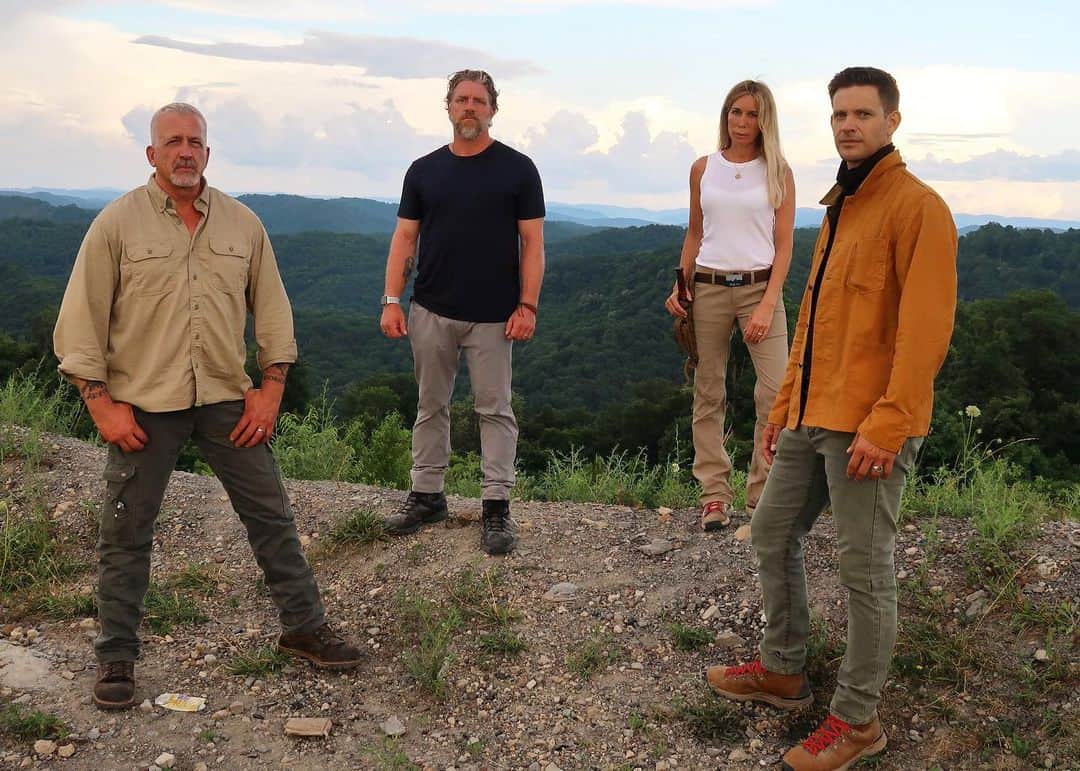 ブライス・ジョンソンのインスタグラム：「We’re back! Get ready for an all NEW season of Exhibition Bigfoot on @travelchannel starting January 3rd. I’m so excited for this upcoming season, it will blow your mind!!👹 To read more about it, just click the link in my bio  👊🏼💎#trvlbigfoot (had to repost- original pic was fuzzy, like a classic bigfoot photo, anyway thanks for all your enthusiastic comments!)」