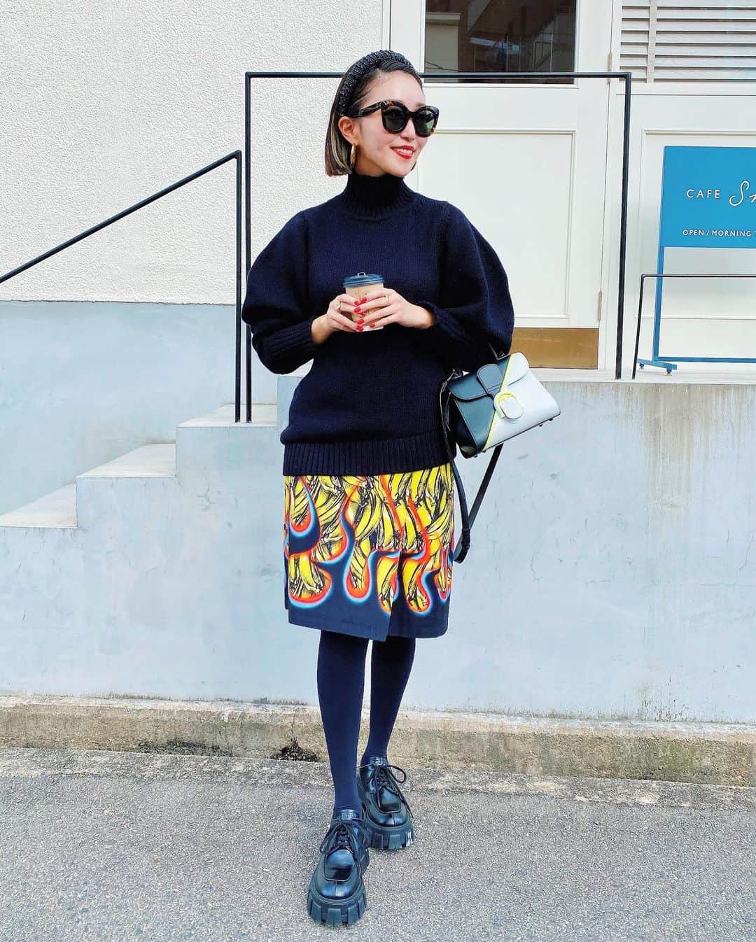 梅谷安里さんのインスタグラム写真 - (梅谷安里Instagram)「OOTD❤️ シンプルニット×柄スカートは好きなコーディネートのひとつ🌈 大ぶりなシンプルニットは　@revolve 🌿 この冬絶対ヘビロテする🤤 今なら最大65%OFFのSALEしてたよー！！！ #ootd#outfit#fashion #コーデ#コーディネート #revolveme#shopping #リボルブクロージング」12月1日 9時09分 - anriworld