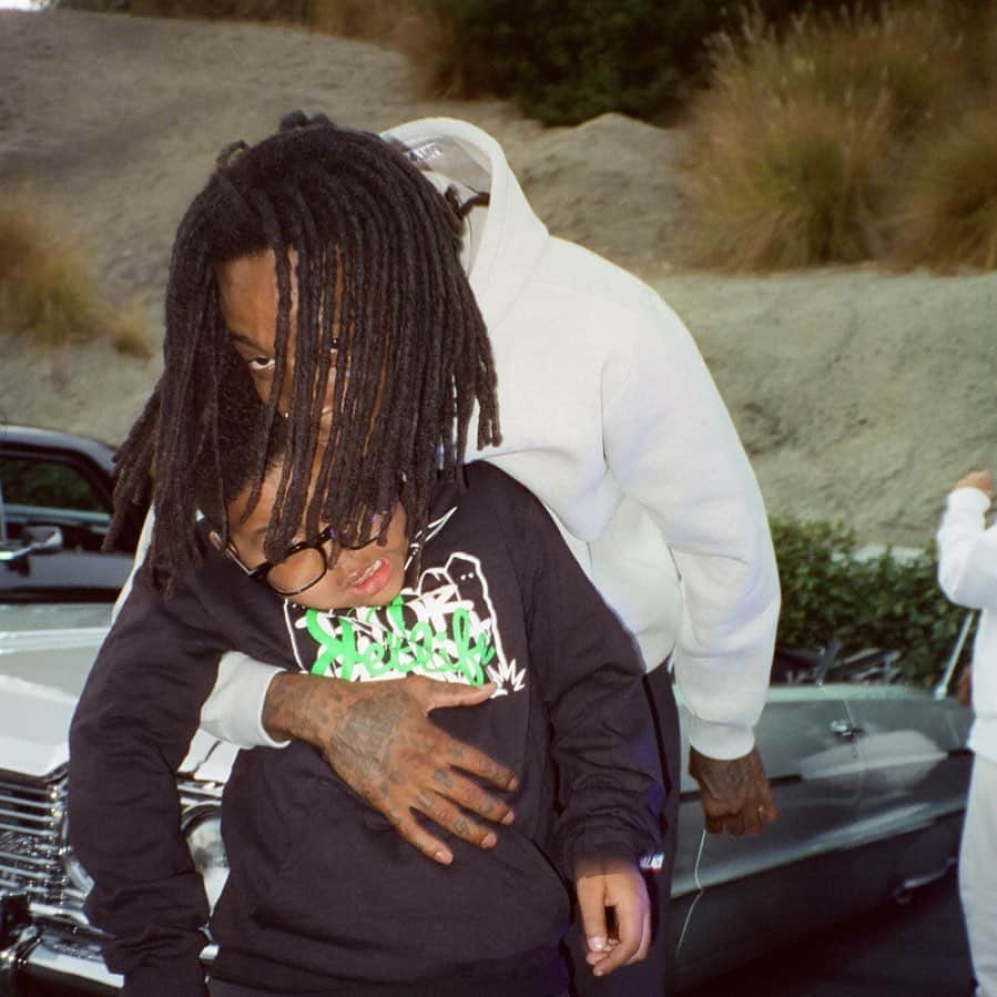 ウィズ・カリファのインスタグラム：「Make sure u get u sum @taylorgang merch or☠️ TGOD🦈」