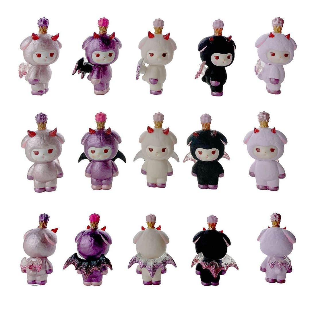 加倉井ミサイルのインスタグラム：「おはよう🦇😈🦇  #今日のミミちゃん🐏 #todaysmimi🐏 #ワルミミ #warumimi #ソフビ #sofvi #vag22  #medicomtoy #絵本  #manga #cartoon #cartoons  #painting #illustration #art #artwork #artist #picturebooks #Childrensbook #childrenbook #stuffed #softtoy #softtoys #stuffedanimals #stuffedsheep  #sheep #happy」