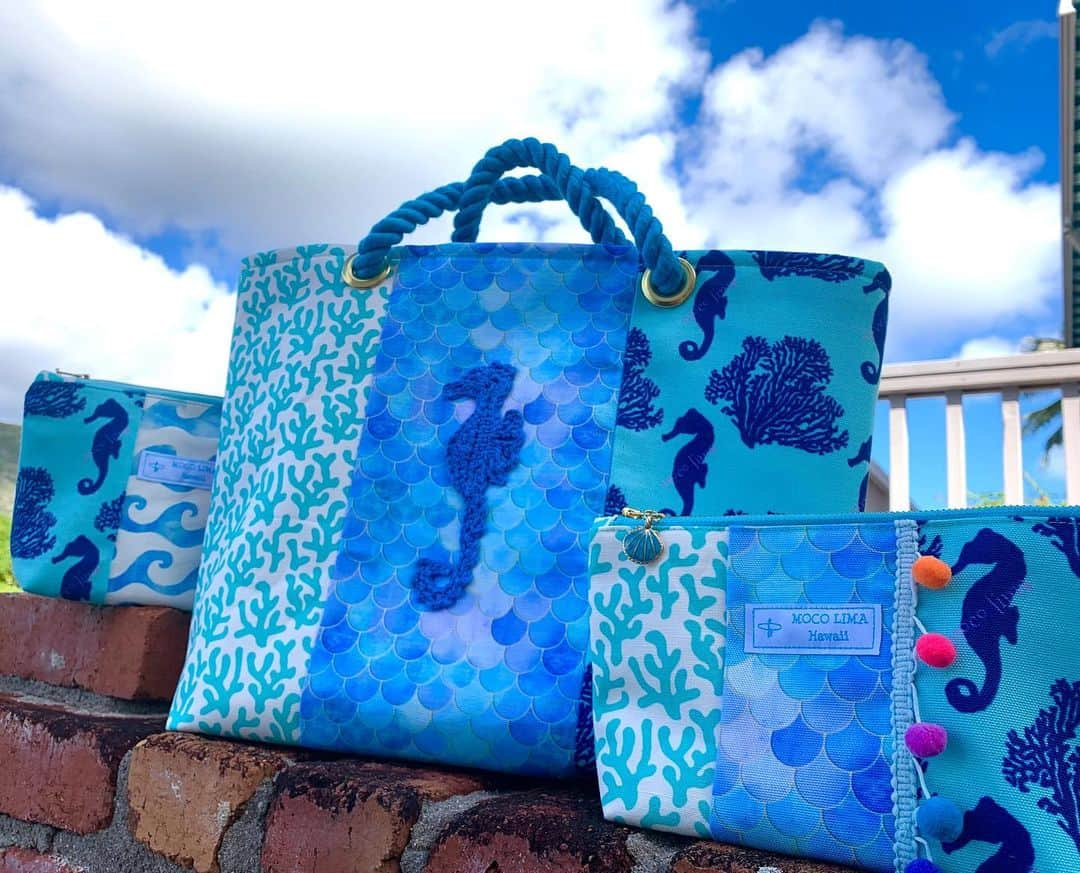 Moco Lima Hawaiiさんのインスタグラム写真 - (Moco Lima HawaiiInstagram)「New* タツノオトシゴトート　Seahorse Tote M-size, Made by Moco   カイルアビーチで野生のタツノオトシゴを見た友人がいます。1度でいいから私も見てみたい！！そんな想いから製作してみました♡  #seahorse#nature#ocean#beach#respectnature#beautifulearth#sky#blue#waves#beach#hawaii#kailua#mocolima#totebag#handmade#collaboration @lanikobo#ハワイ#タツノオトシゴ#トートバッグ#モコリマハワイ#ハンドメイド#ハワイ旅行#ハワイ行きたい#ハワイ大好き#ハワイ好き#ハワイ好きと繋がりたい」12月1日 9時45分 - mocolimahawaii