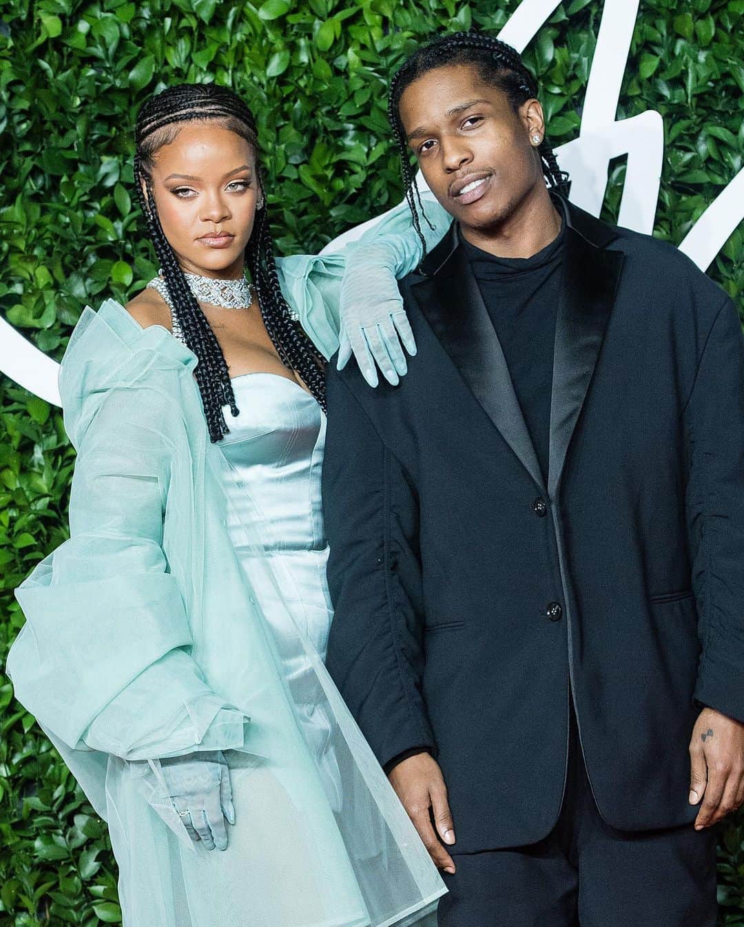 Just Jaredさんのインスタグラム写真 - (Just JaredInstagram)「Rihanna is reportedly dating her longtime friend and collaborator A$AP Rocky! Tap this photo for more details on the new relationship. #Rihanna #ASAPRocky Photo: Getty」12月1日 9時50分 - justjared