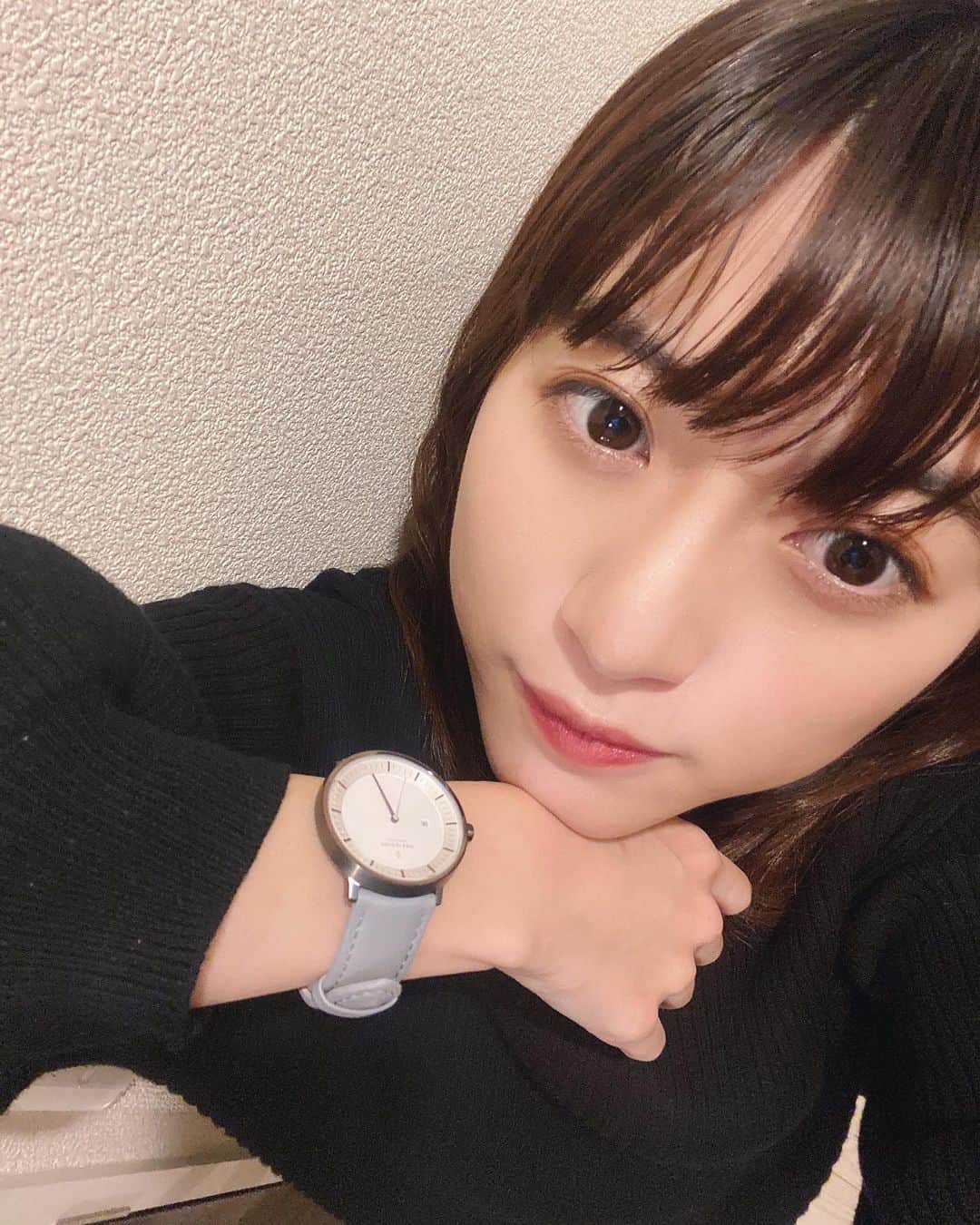 谷口萌衣子のインスタグラム：「ドアップすみません！  時間の管理が苦手なので、 時計付けて意識高めてます➰ グレー合わせやすいから選んで正解でした♡ @nordgreenofficial   今なら35%offクーポンも使えますよ〜！ →mtmcr35 【有効期間】〜12/1 急げっ🏃🏻  #nordgreen #ノードグリーン #腕時計  #時計レディース #クリスマスプレゼント #革ベルト #ミスキャンパス立命館」