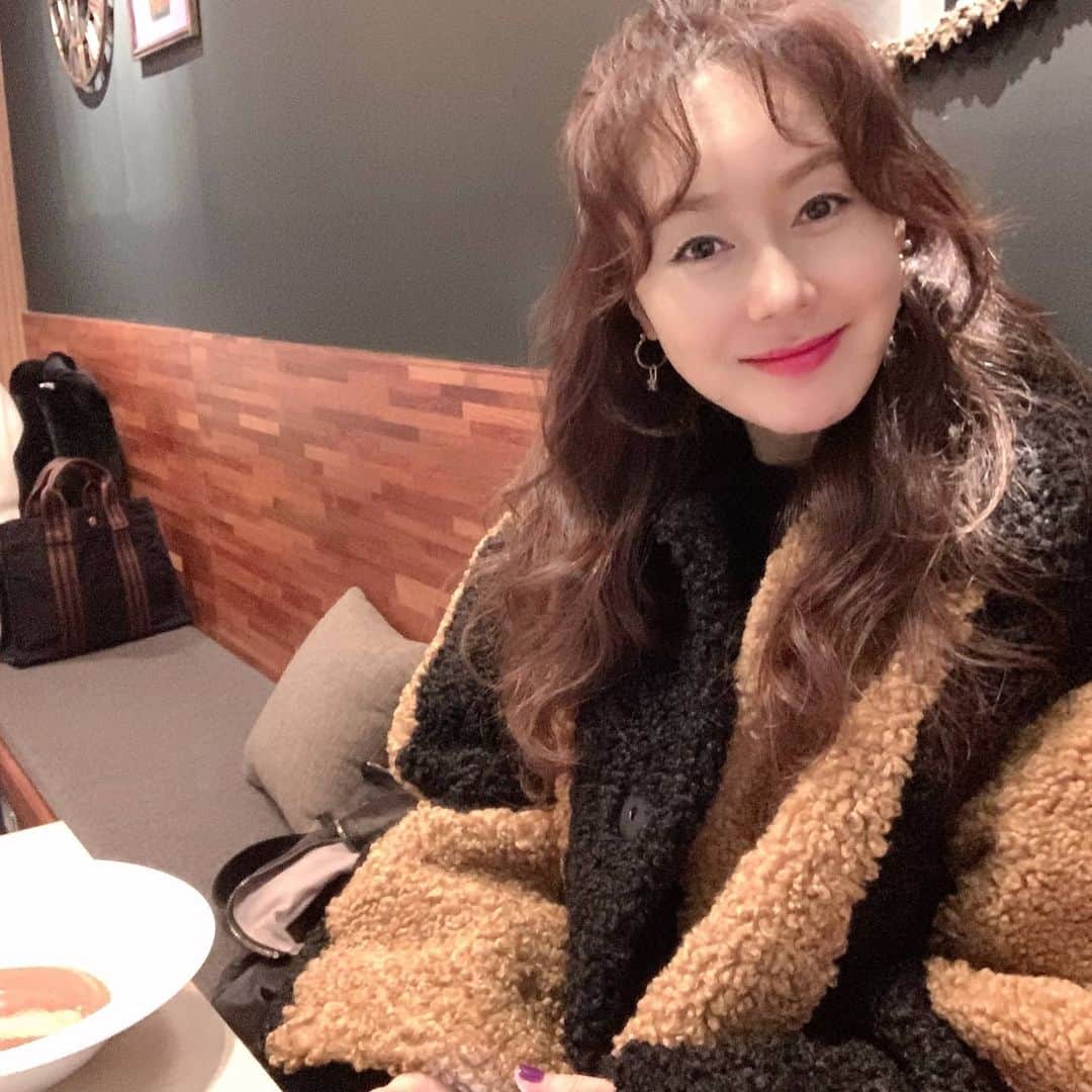 キム・ジスのインスタグラム：「여행....그리움만 달려가는 날들이 계속되고 있는 요즘. 그때가 다시 돌아오면 더 자유롭게 더 감사하게...🙏」
