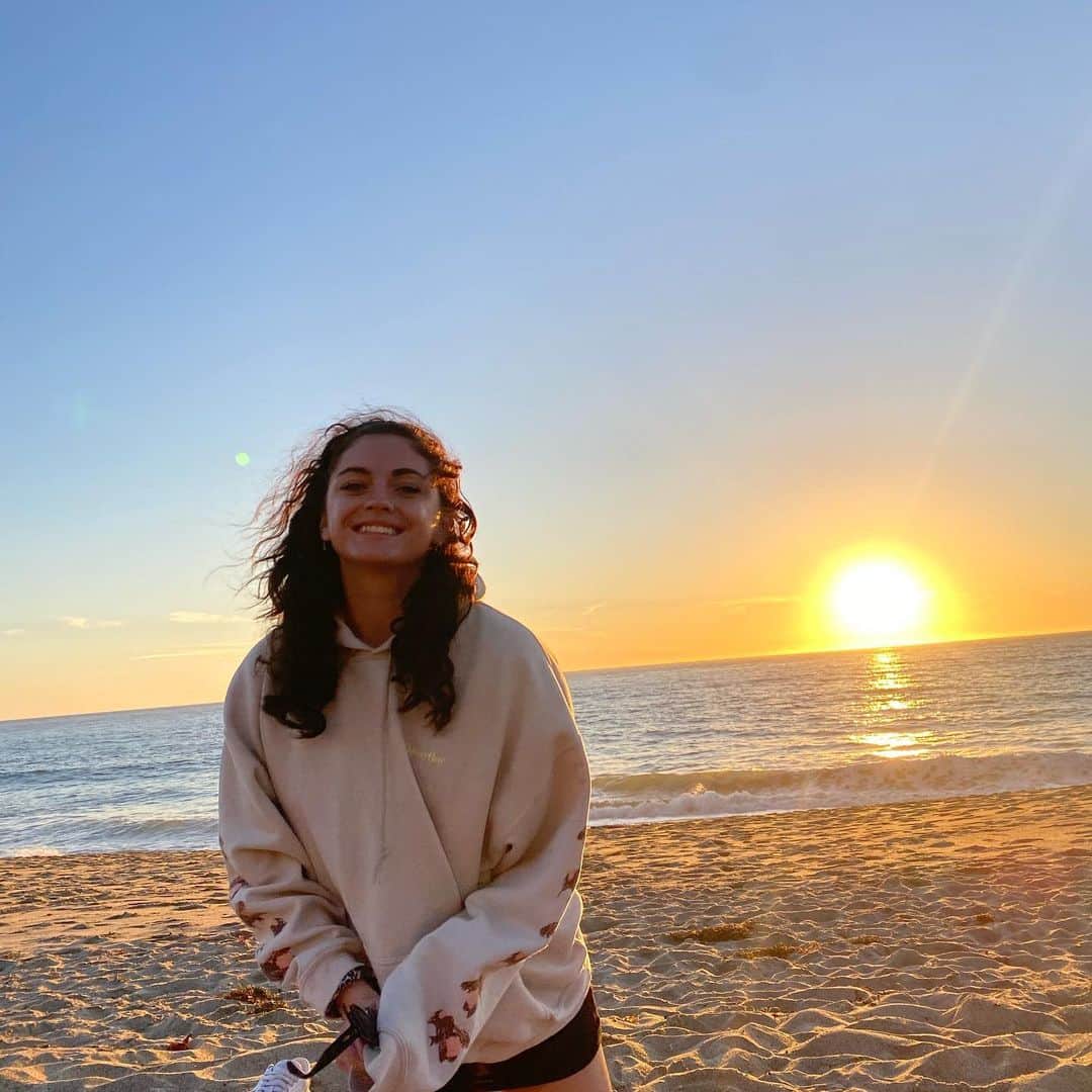 エラ・ネルソンさんのインスタグラム写真 - (エラ・ネルソンInstagram)「Grateful for every sunset 🌅 ❤️」12月1日 10時26分 - ellanelson200