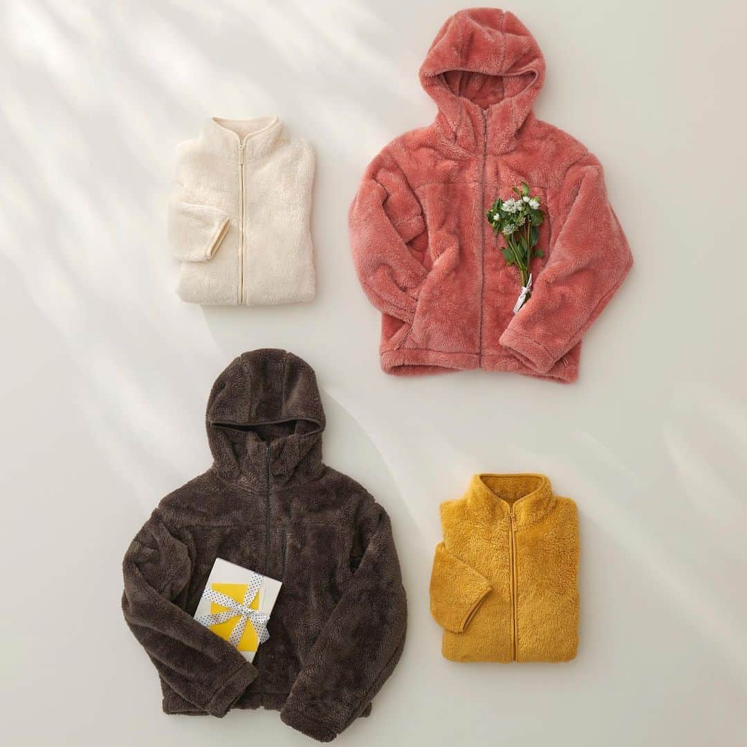 のインスタグラム：「Warm up this winter in fluffy fleece for both kids and parents. #UNIQLO #LifeWear #Fleece #familytime #winterwardrobe」