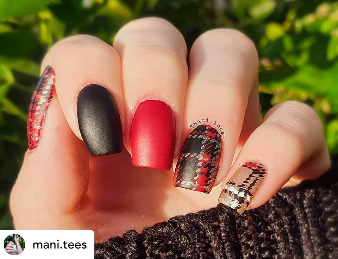 Nail Designsさんのインスタグラム写真 - (Nail DesignsInstagram)「Credit• @mani.tees Plaid for #Glamnailschallengenov   I also discovered some colours by Makeup Gallery Cosmetics (Cruelty-free, and available in Poundland UK!) can stamp!   Products used: @unt.global Peel off basecoat @rimmellondonuk 320 Rapid Ruby @barrymcosmetics 025 Black Forest + Matte topcoat  @makeupgallerycosmetics 58 Gold Nugget  @bornprettystore Stamping plate BPL-041  #Nails #Nailart #Plaidnails #Plaid #Tartan #Rednails #Naildesign #Nailspafeature #Nailstamping #Glamnailschallenge」12月1日 10時50分 - nailartfeature