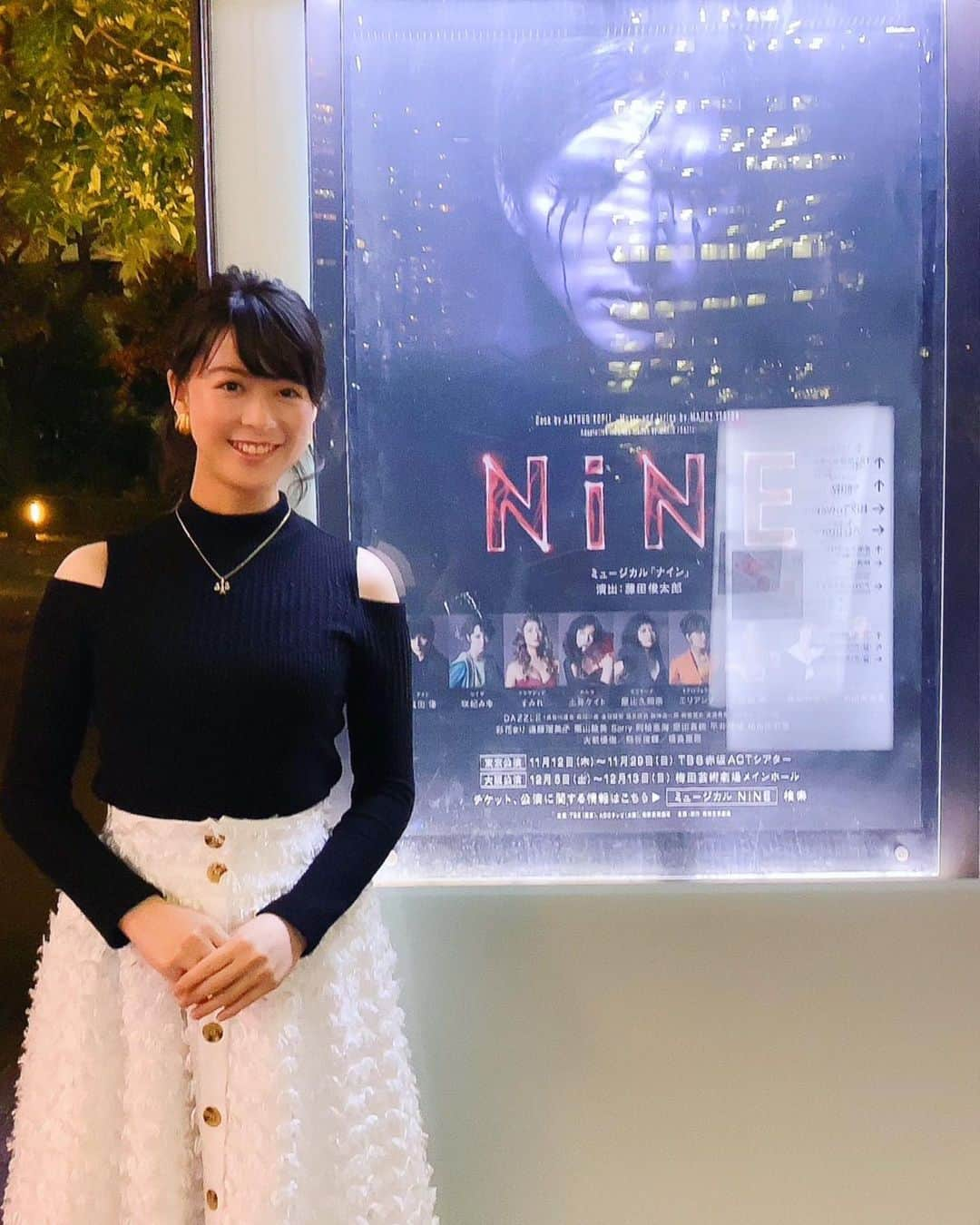 藤本真未さんのインスタグラム写真 - (藤本真未Instagram)「* 少し前に観た #城田優 さん主演の「NiNE」🎥 ＠赤坂ACTシアター * 深い作品で良い意味で少し難解な部分もあり、振り返るまでに時間が経ってしまいました。 * 過去にヒット作を生み出した映画監督グイドが「脚本が書けない」という現実にぶつかった時、彼をこれまで支え、愛してきた女性たちの元へ逃げ込み、彼女たちの間で彷徨う展開で舞台が進んでいきました🎞 * 誰しもが壁にぶつかった時に感じる孤独だったり、脆さだったり… その綻びが人生をも左右していくということであったり… 観劇後いろんなことを考えました🤔💭 * 役者さんたちの素晴らしさは話せば長くなるので、 置いておいて。笑 何がすごいって、藤田俊太郎さんの演出が面白かったです！ グイド目線というか、グイドが撮る作品目線で舞台を観る新鮮な演出。日本語と、英語やイタリア語が入り混じる台詞回しも斬新でした🗣 * 撮影時のみマスクを外しています✨ 館内ではマスク外すのは禁止なので、 屋外のポスター前で📷 * #NINE #ナイン #赤坂ACTシアター #ACTシアター #舞台鑑賞 #舞台観賞 #観劇 #咲妃みゆ さん #すみれ さん #土井ケイト さん #屋比久知奈 さん #エリアンナ さん #原田薫 さん #春野寿美礼 さん #前田美波里 さん」12月1日 10時58分 - manamifujimoto108