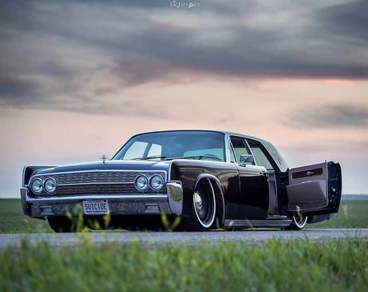 Classics Dailyさんのインスタグラム写真 - (Classics DailyInstagram)「#ClassicsFeature _____ 1962 Lincoln Continental owned by @c_hell _____ #classiccar #musclecar #hotrod #protouring #prostreet #restomod #classicsdaily #streetrod #streetcar #customcar #hotrods #streetrods #lincoln #continental #slab」12月1日 11時00分 - classicsdaily