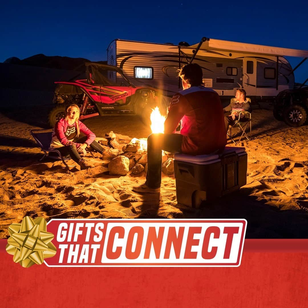 Honda Powersports USさんのインスタグラム写真 - (Honda Powersports USInstagram)「Oh 2020 has been frightful. But the fire is so delightful. And Talons are never slow. Gifts that go! Gifts that go! Gifts that go! Head to @honda_powersports_us and give a gift that connects your family this holiday season. #giftsthatgo #hondatalon #lifeisbettersxs」12月1日 11時03分 - honda_powersports_us