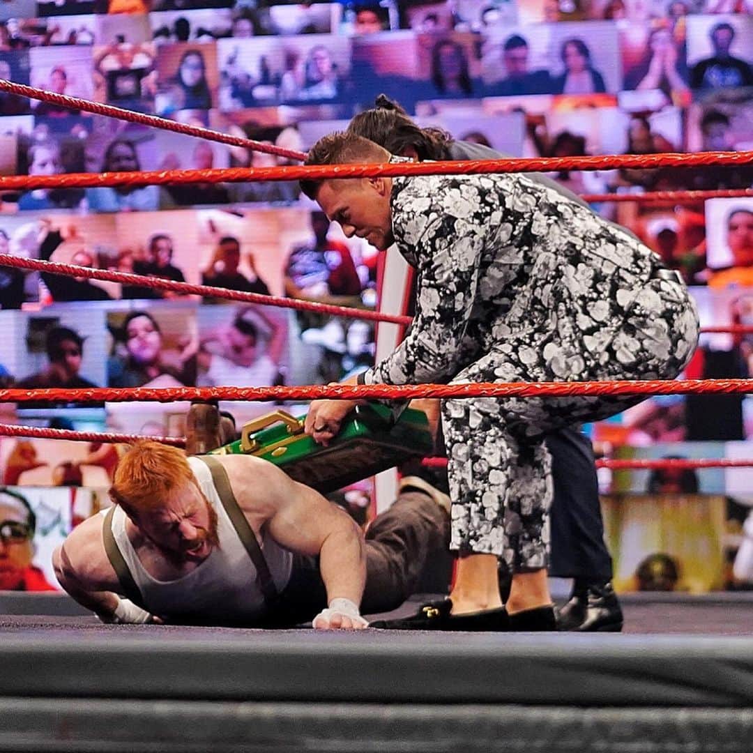 WWEさんのインスタグラム写真 - (WWEInstagram)「Is @mikethemiz on to something?  Can @dmcintyrewwe really trust @wwesheamus?  #WWERaw #MizTV @johnhennigan」12月1日 11時14分 - wwe