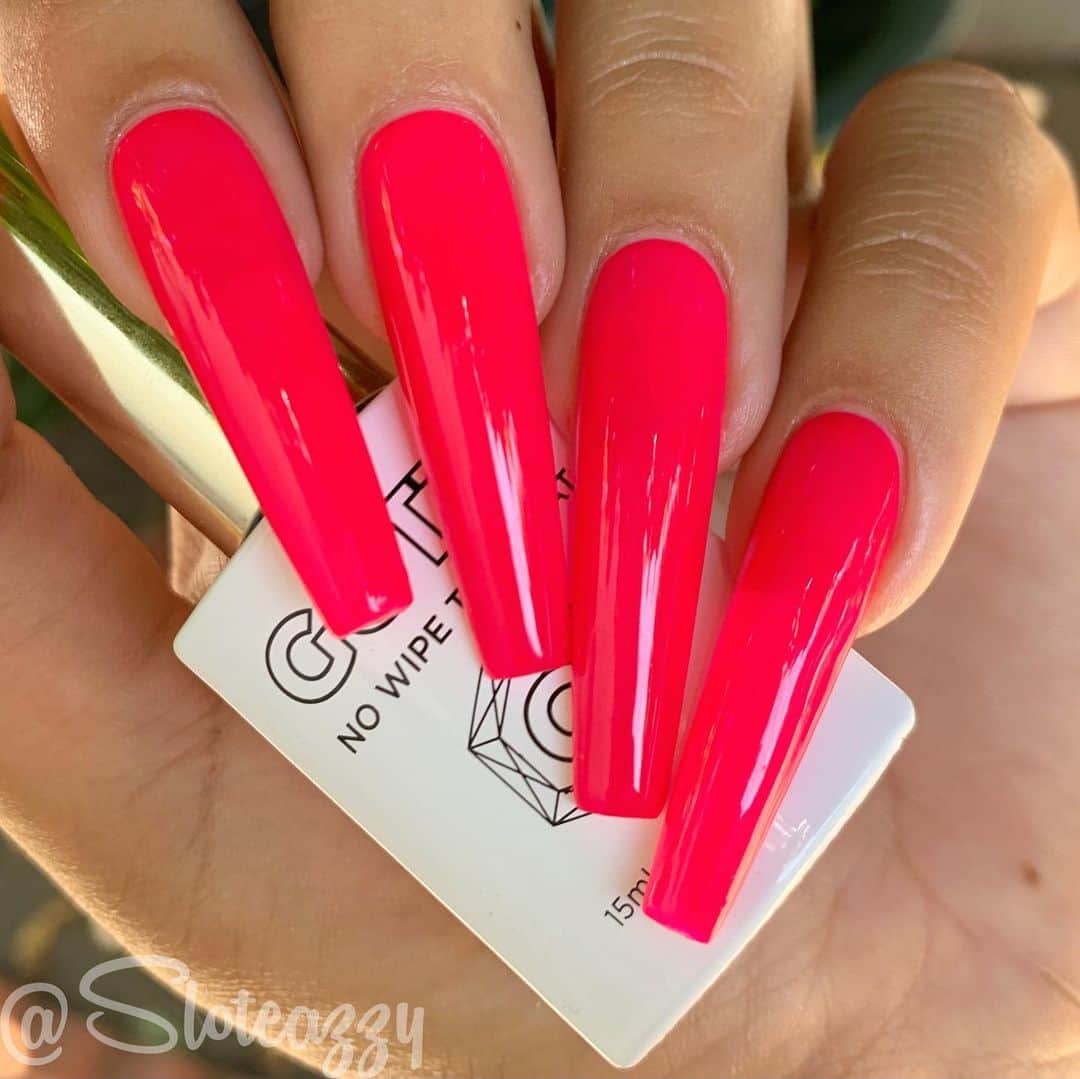 Yasmeenさんのインスタグラム写真 - (YasmeenInstagram)「Neons in fall? Yes please 💖  Color is Jackie Oh! by @colorclubnaillacquer topped with this glossy ass topcoat by @gotti_nail , use code Sloteazzy for 💸 off! #nailsbysloteazzy」12月1日 11時24分 - sloteazzy